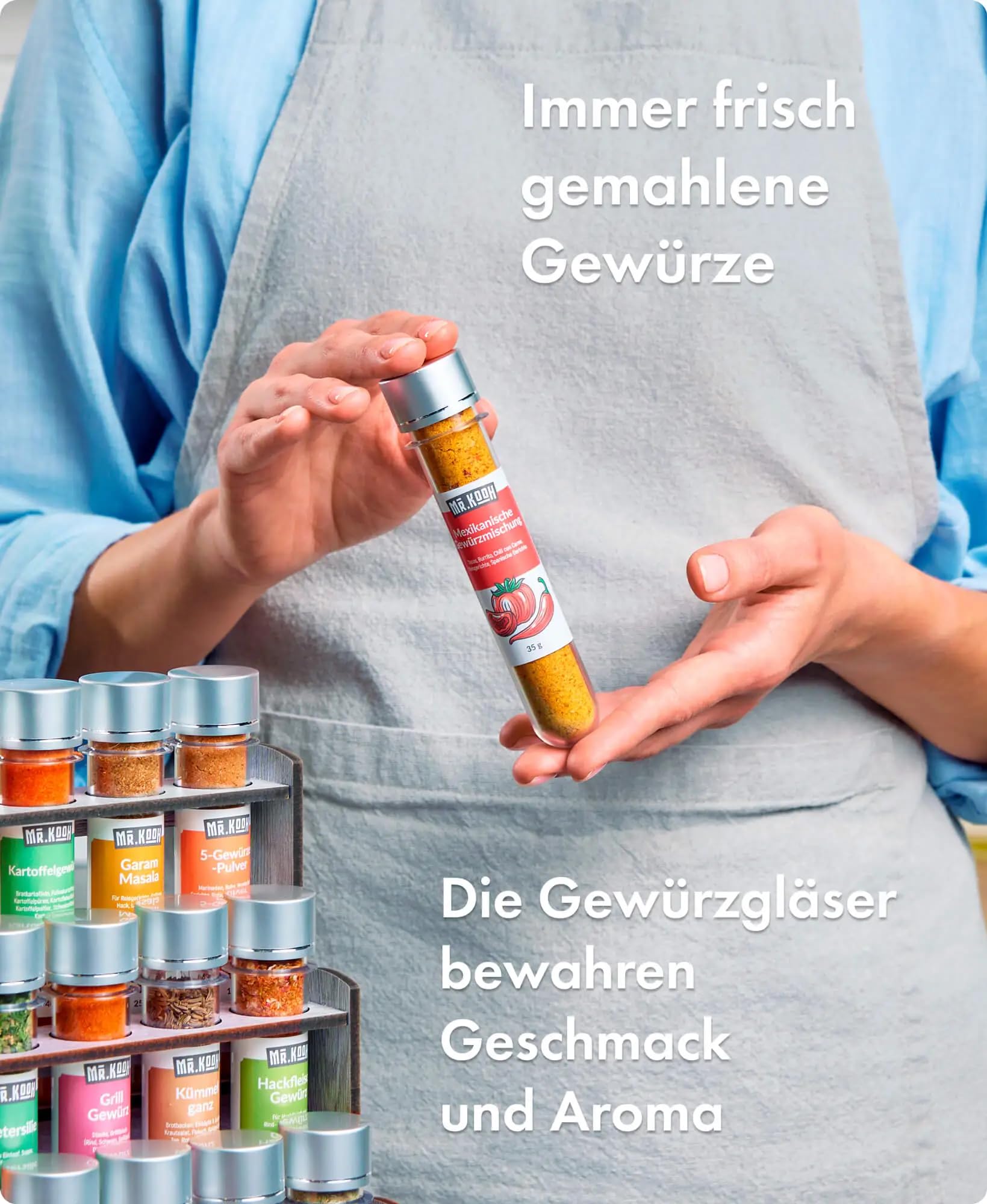 Mr. Kooh Gewürze Set - 24 Hochwertige Gewürzmischungen in Glasröhrchen mit Robustem Holzständer - 100% Natürliche BBQ Grillgewürze, Ideal als Exklusives Geschenkset für Feinschmecker