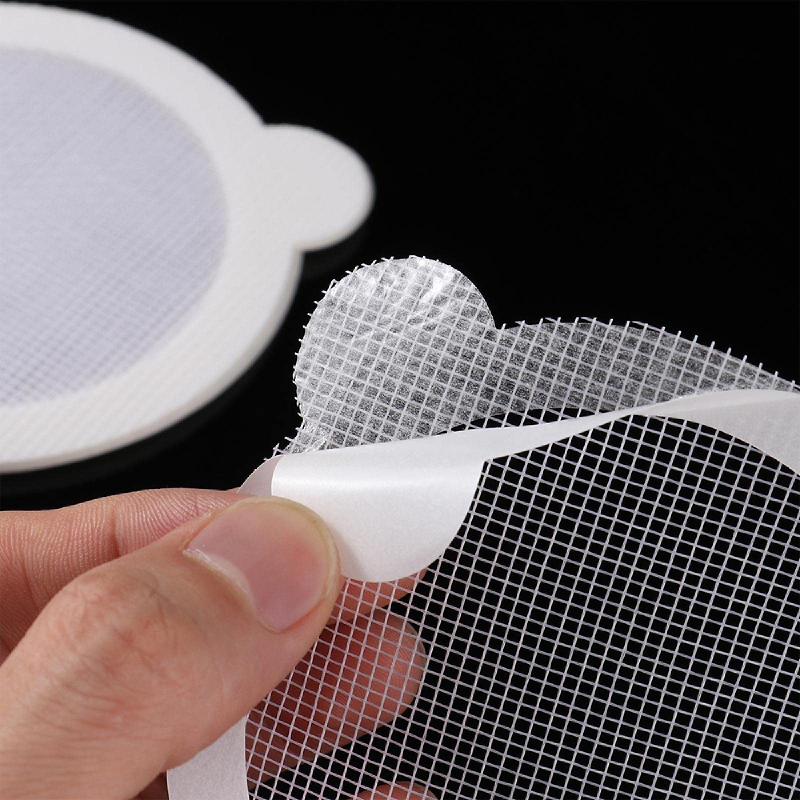SagaSave 70PCS Desagüe de Ducha desechable Recogedor de Cabello Peel and Stick Hair Trap Cubierta de desagüe de Ducha Adhesivo de Malla para duchas y bañeras Adhesivos de Malla