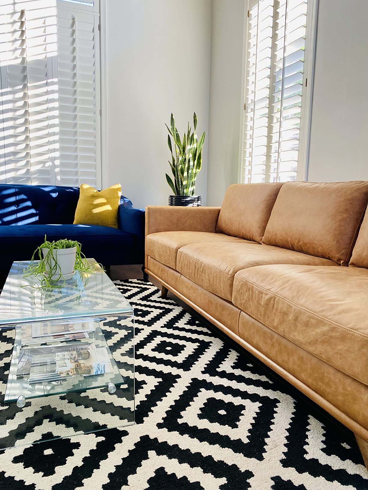 111/mo Finance POLY & BARK Nolita Sofa in FullGrain PureAniline