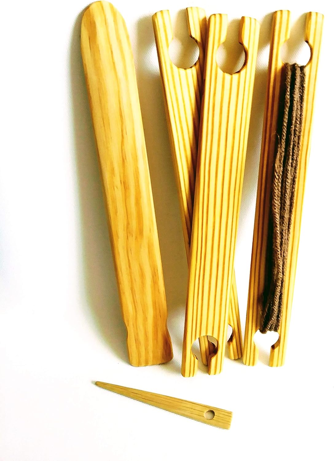 LoomsAndToolz 5 Piece 16 inch Weaving Shuttles, Free Pick up and Stick Needle