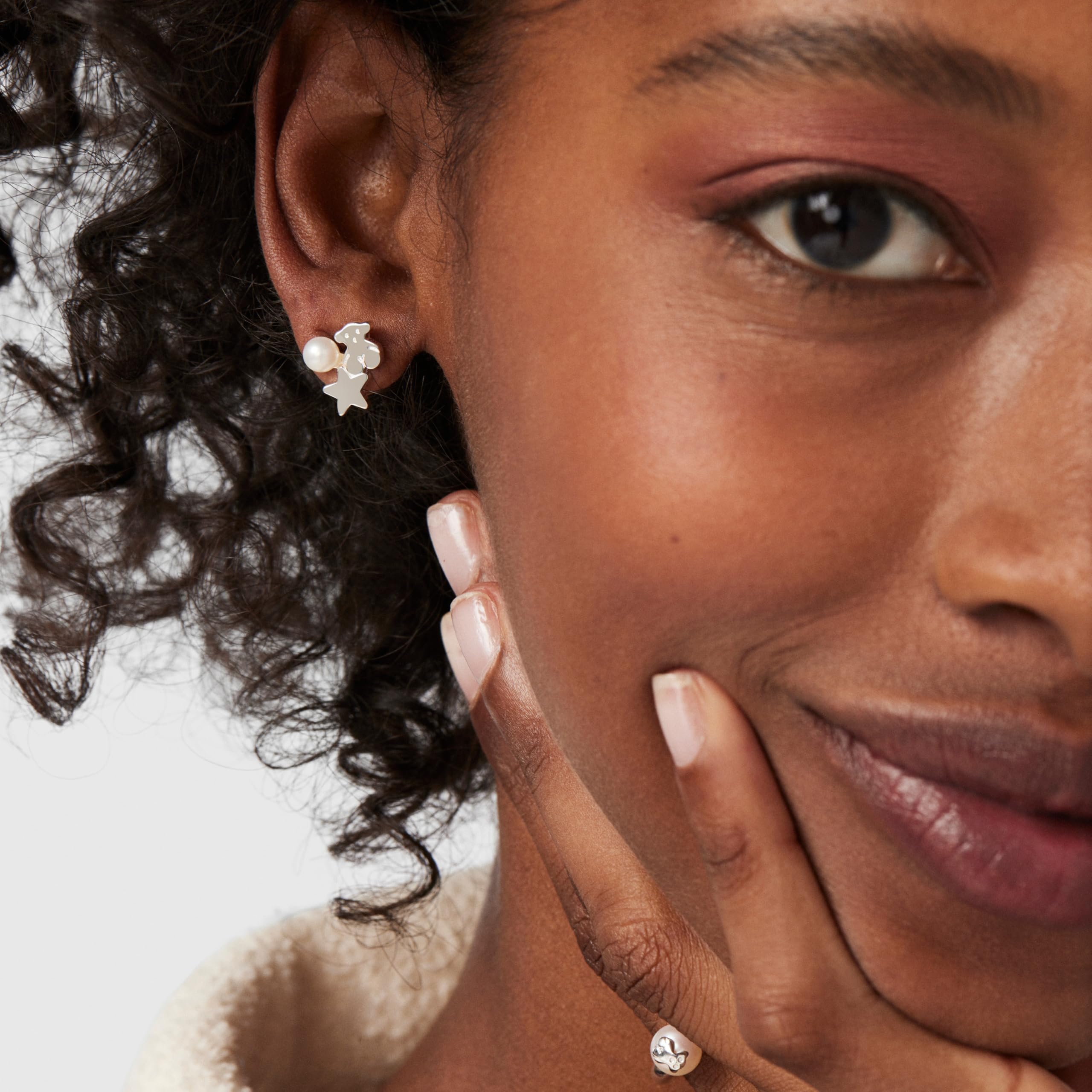 TOUS Pendientes de Plata de Primera Ley para Mujer con Motivo Oso, con Cierre de Presión, Fino y Elegante, Colección Nocturne
