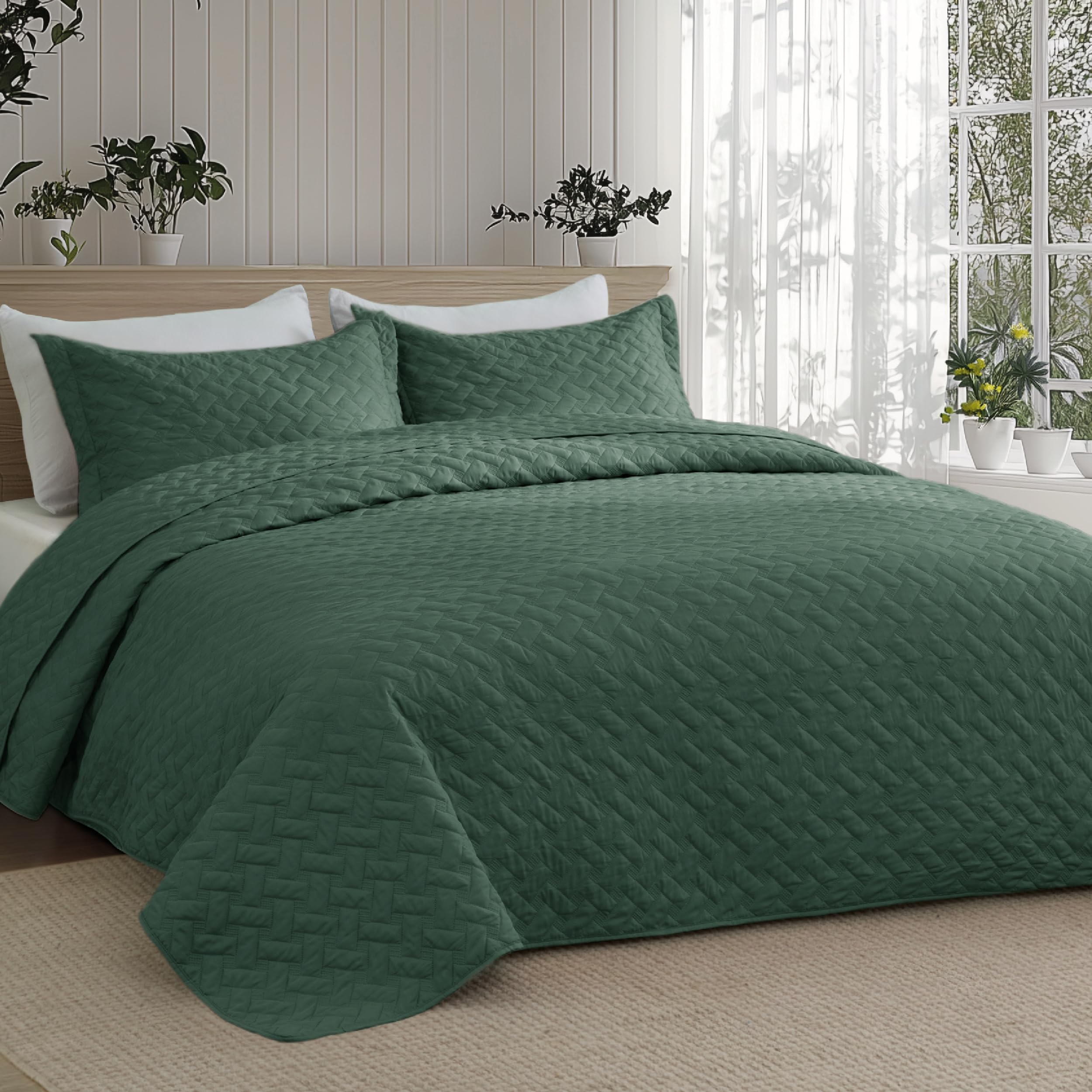 Bedsure Quilts King Size - Lightweight Bedspreads King Size with Basket Weave Pattern, Soft Quilt Bedding, Dark Green Comforter Coverlet for All Seasons (106" x 96")