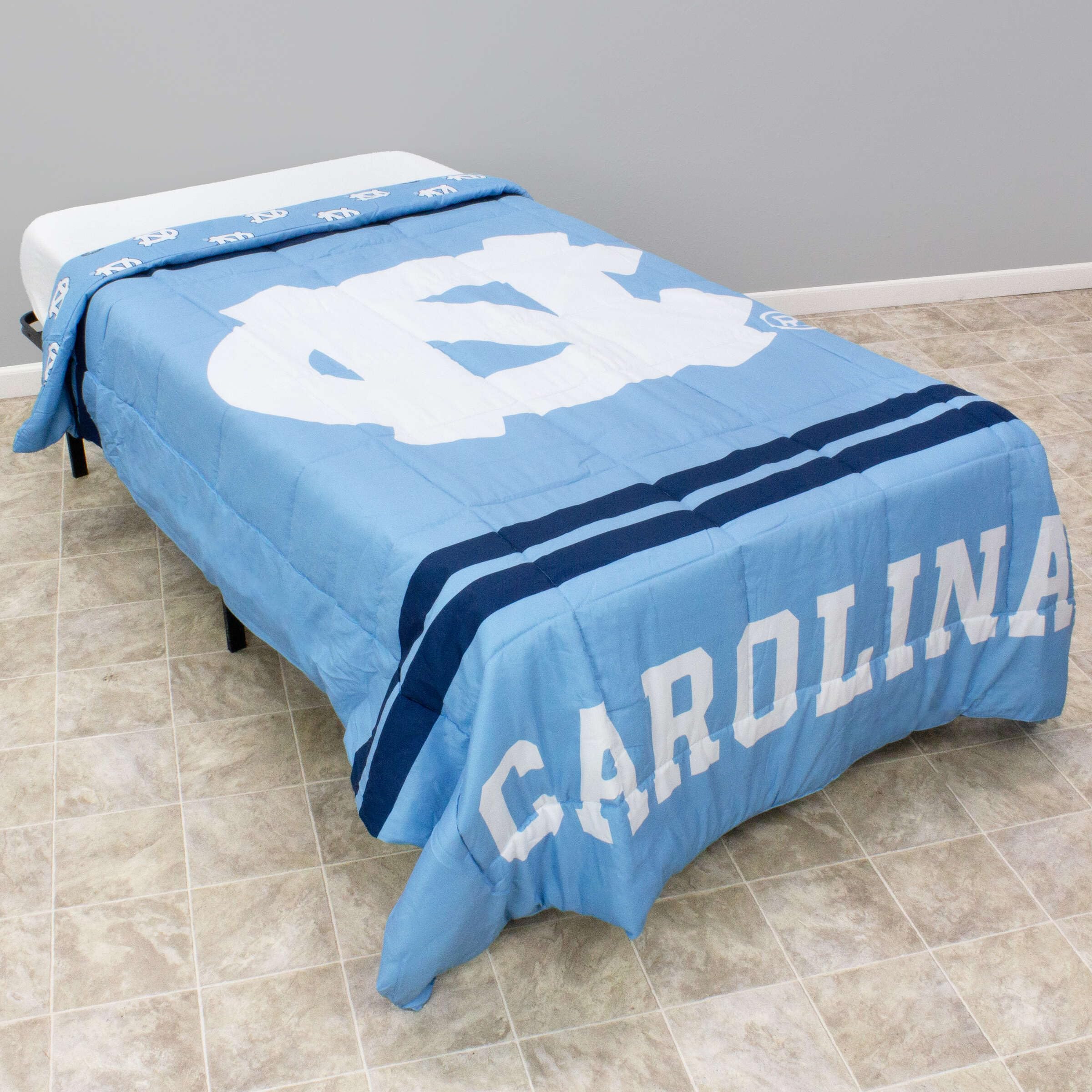 College Covers Everything Comfy North Carolina Tar Heels Reversible Big Logo Soft and Colorful Comforter, Full