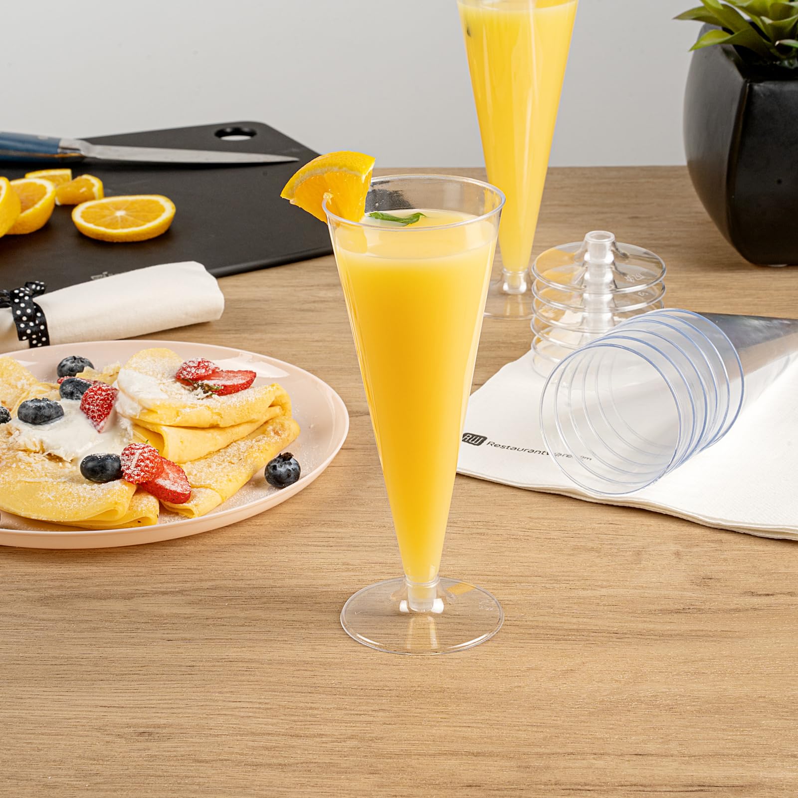 RW Base - Copas de tostado de 6.5 onzas, 20 copas de champán desechables, con una base de extracción, vasos de cóctel de plástico transparente, servir vino espumoso, para fiestas Restaurantware