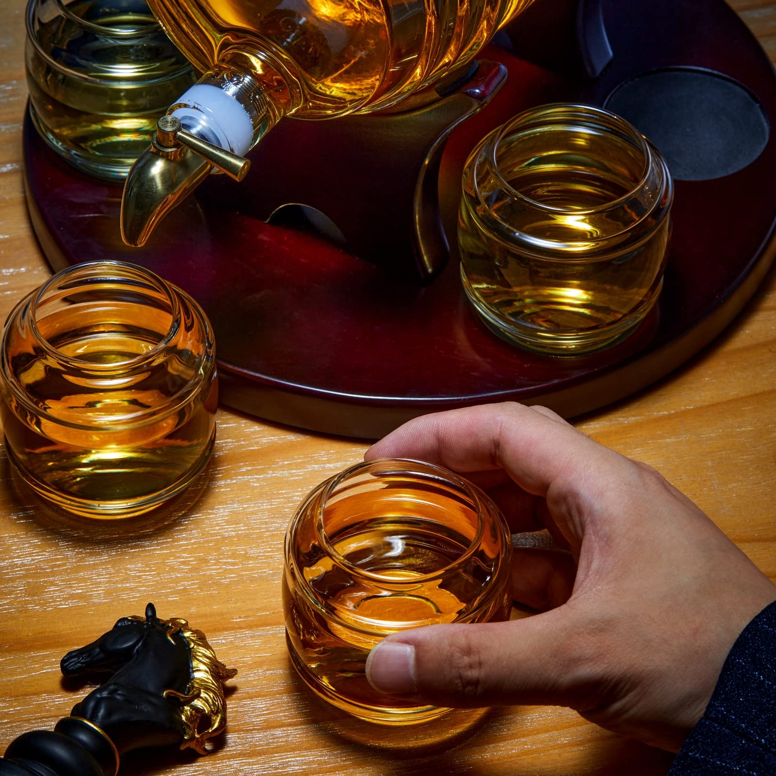 Juego de decantador de barril de whisky para bar en casa, regalos de cumpleaños únicos para hombres y papá, dispensador de licor de barril de 1.3 litros con 4 vasos para bourbon, whisky 7