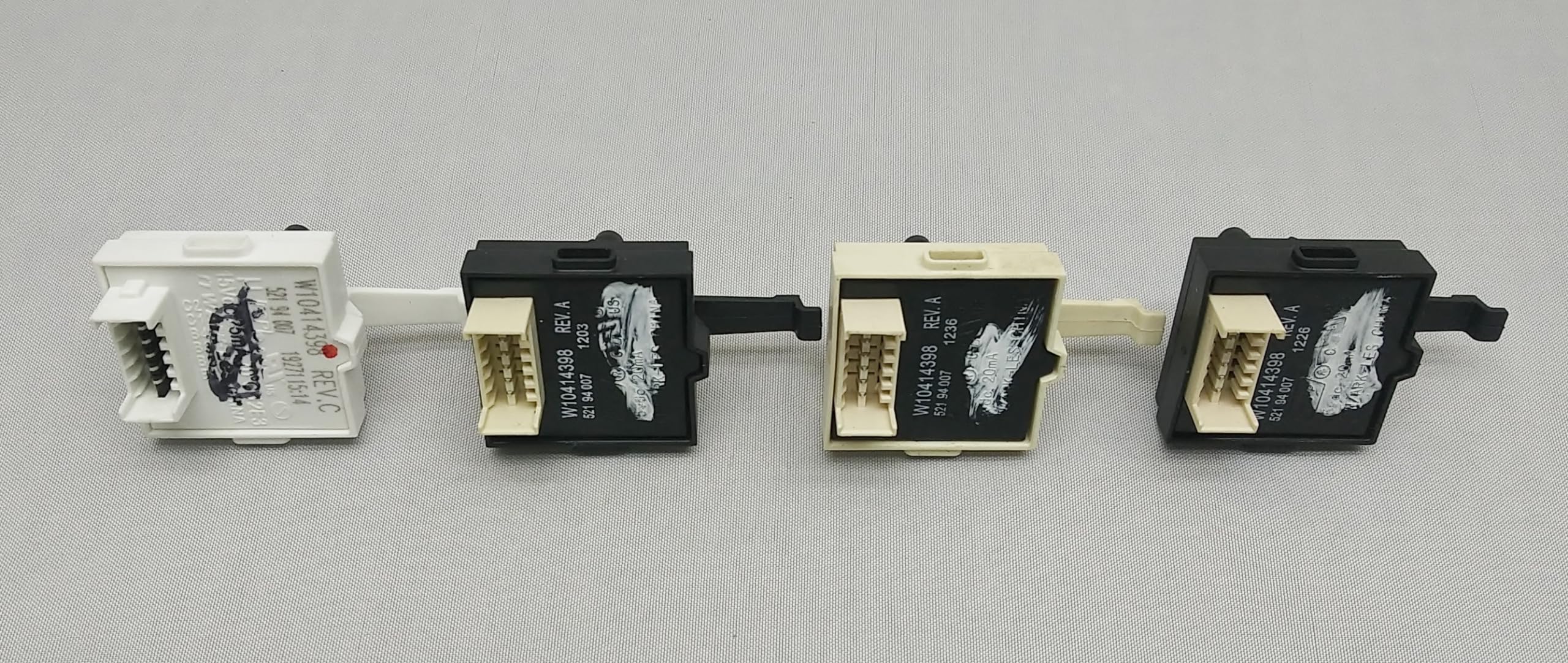 16/19/22mm 2 3 Position Metal Selector Rotary Switch Latching Push Button Switch With 12V 220V LED Illuminated Switch 1NO1NC Red - (White Led/Voltage: 12-24V/ : 22MM/ SD: 3 Position Latching)