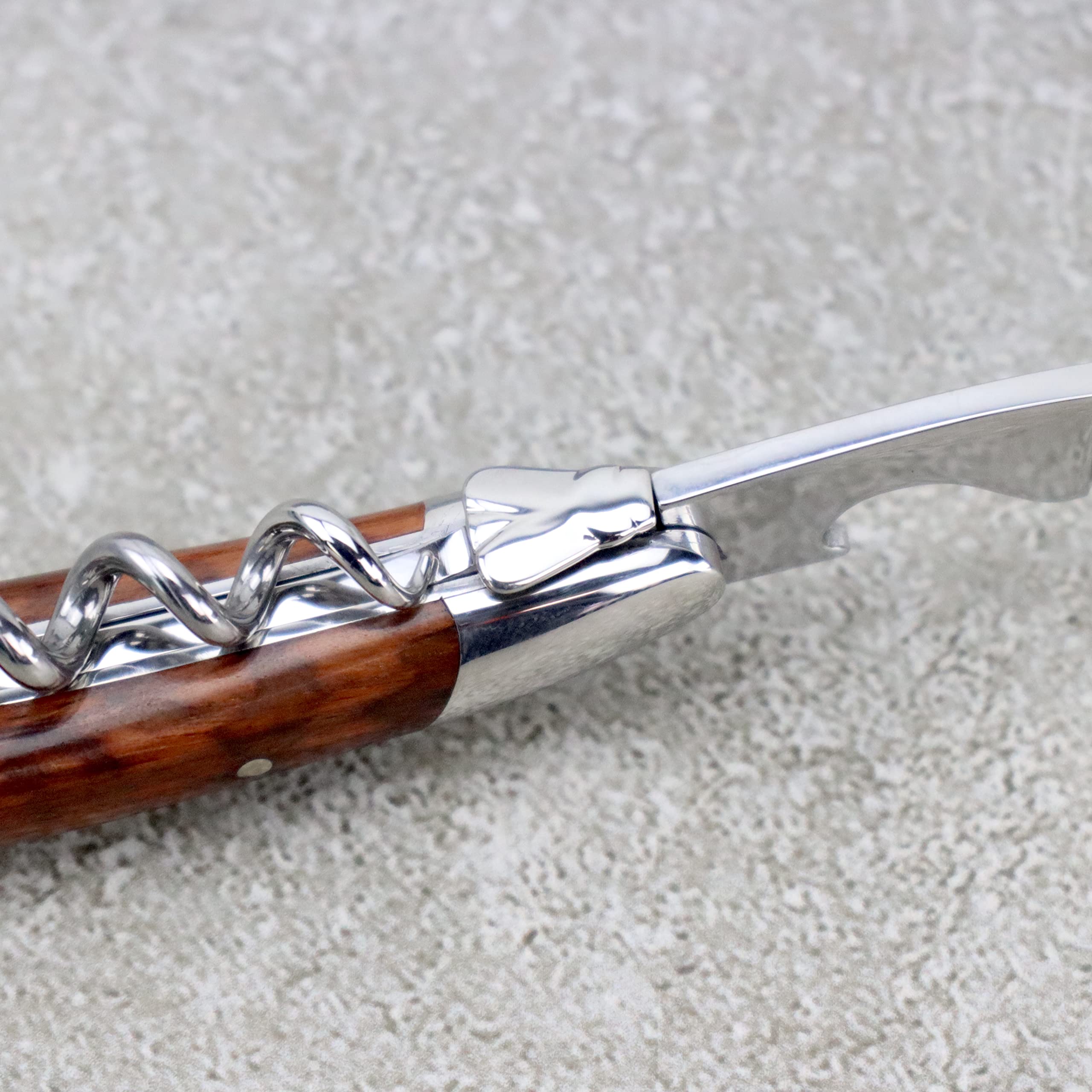 Forge De Laguiole Geschenkset Kellnermesser Sommelier Messer- Griff Amourette - Glänzend + schwarzes Lederetui + Poliertuch