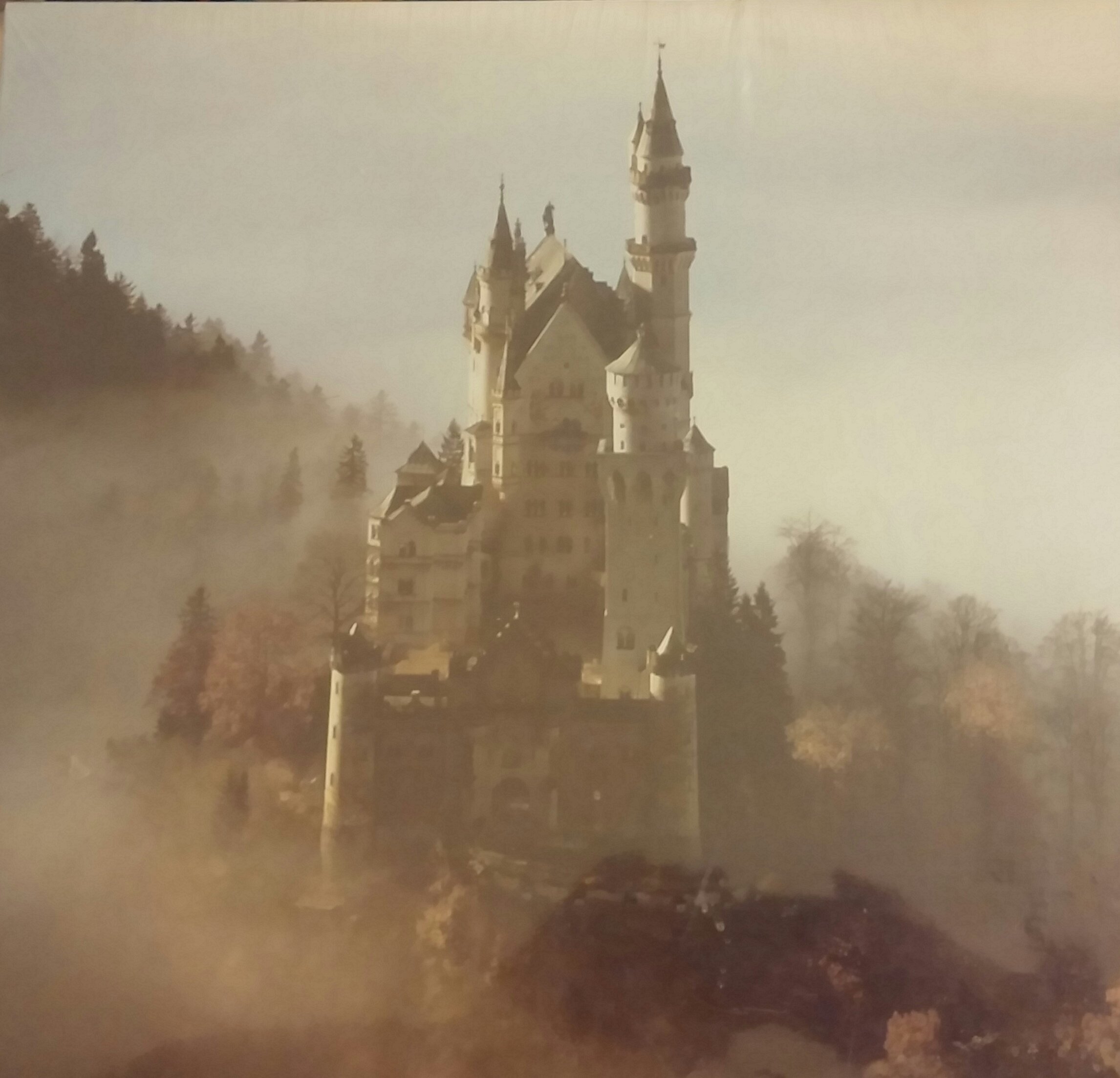 Hoyle550 Piece Puzzle 18" x 24" - Castle in the Clouds