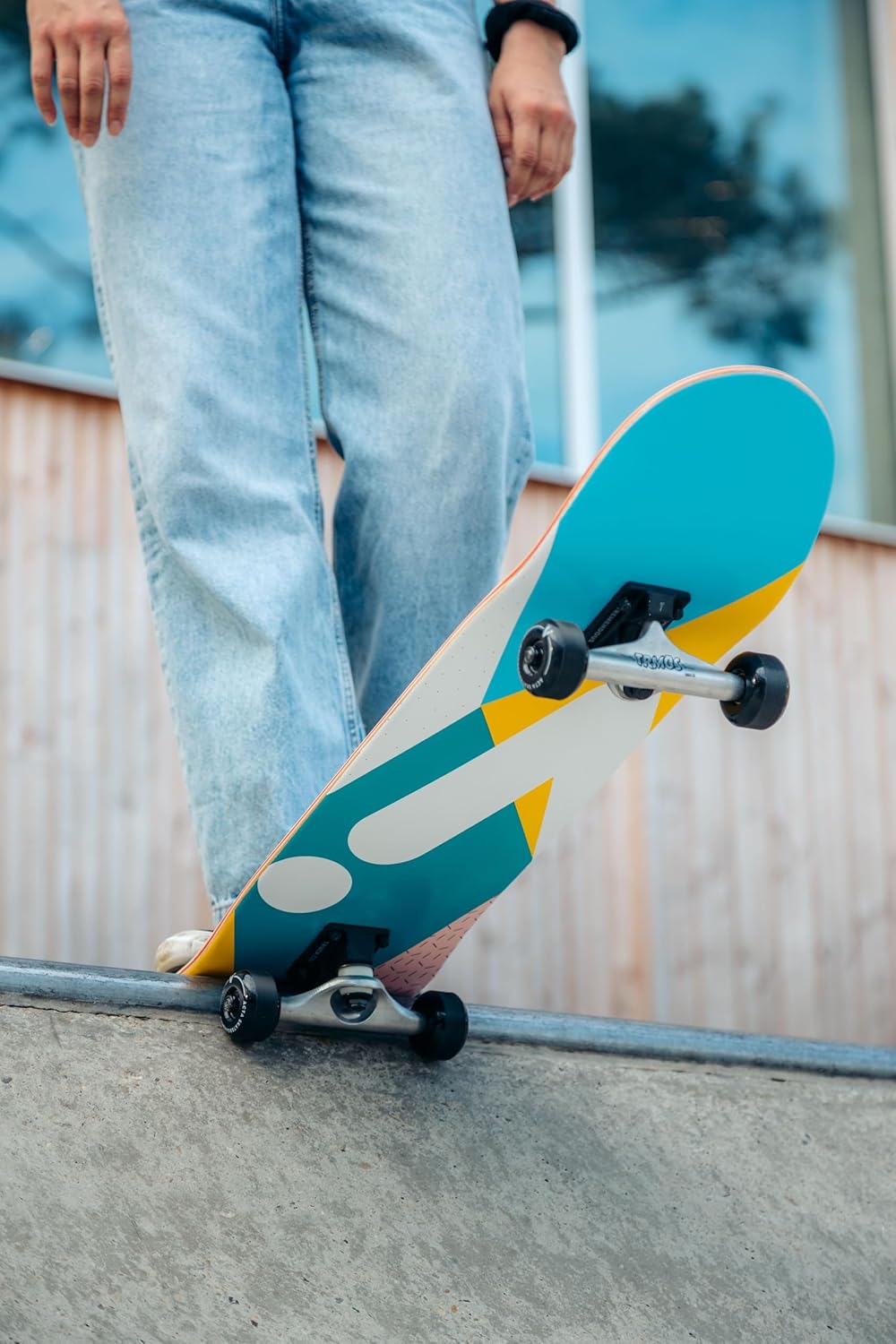 ACTA Complete Geo 8" – Versatile Complete Skateboard for Beginners