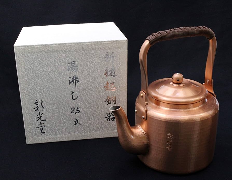 入手困難、銀座和光の手打ち銅製やかん BC-810新光金属 だわりの銅具 黒銅仕上げ鎚目湯沸し | IZUMIYA
