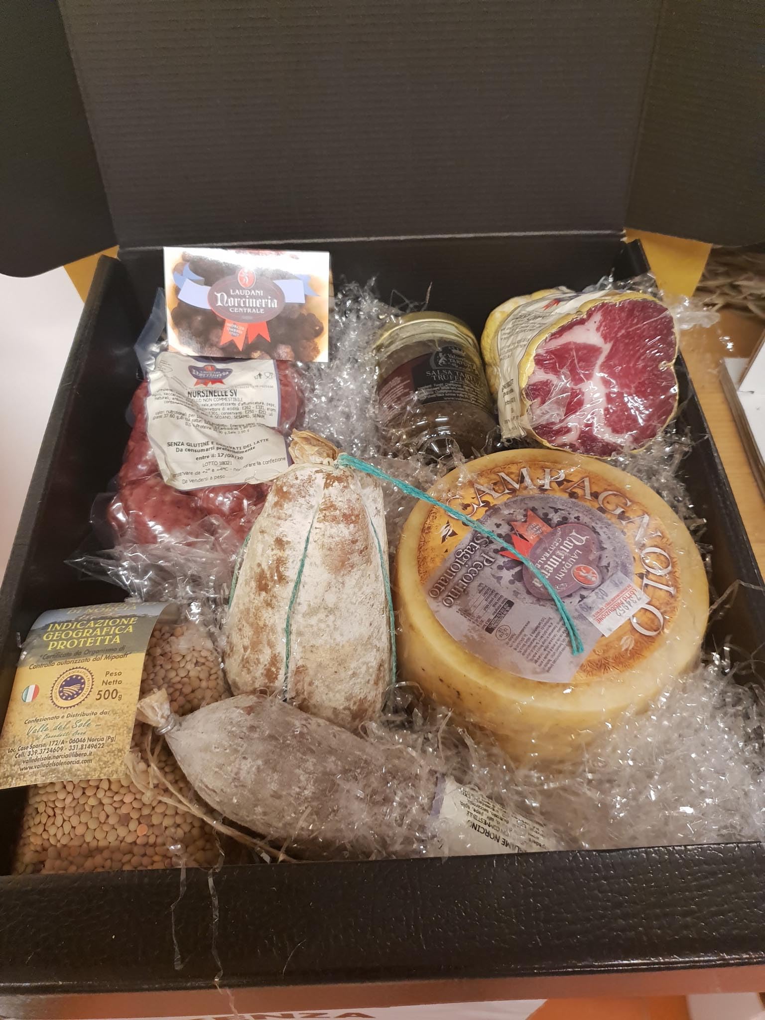 Cesto Regalo Gastronomico, Confezione Cesto Regalo Alimentari, Cesto Speciale Italia, Pacco regalo pasquale, Pacco Alimentare, Cesto salumi e formaggi regalo, set regalo cibo
