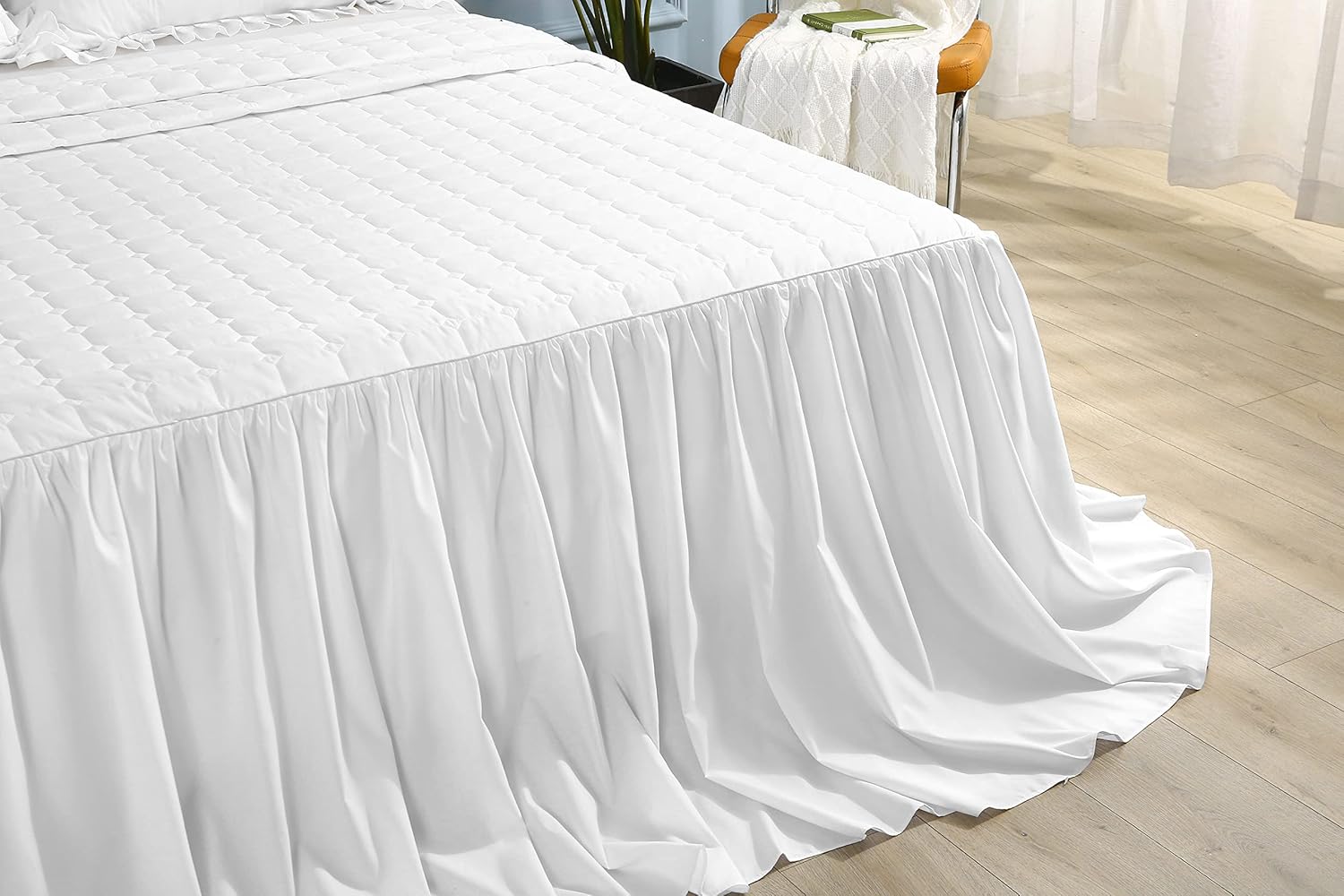 White Ruffles Skirt Bedspread Bed Blanket Quilted Elegant Bed Spreads Queen Size Lightweight 1 Piece(not Include Pillowcases)