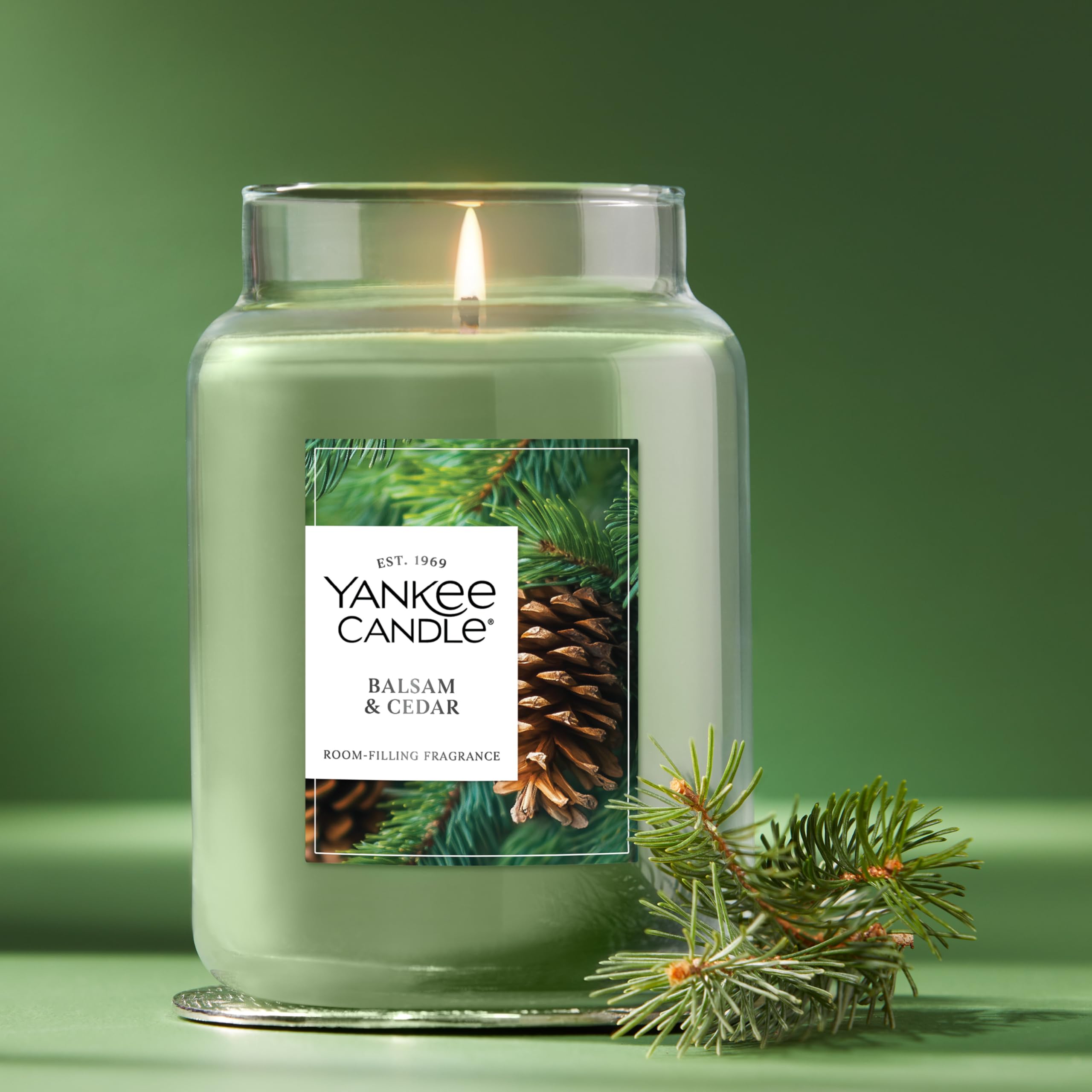 Yankee Candle Balsam & Cedar, Holiday Scented Candle, 22oz Large Jar with up to 150 Hour Burn Time, Giftable thumbnail 3