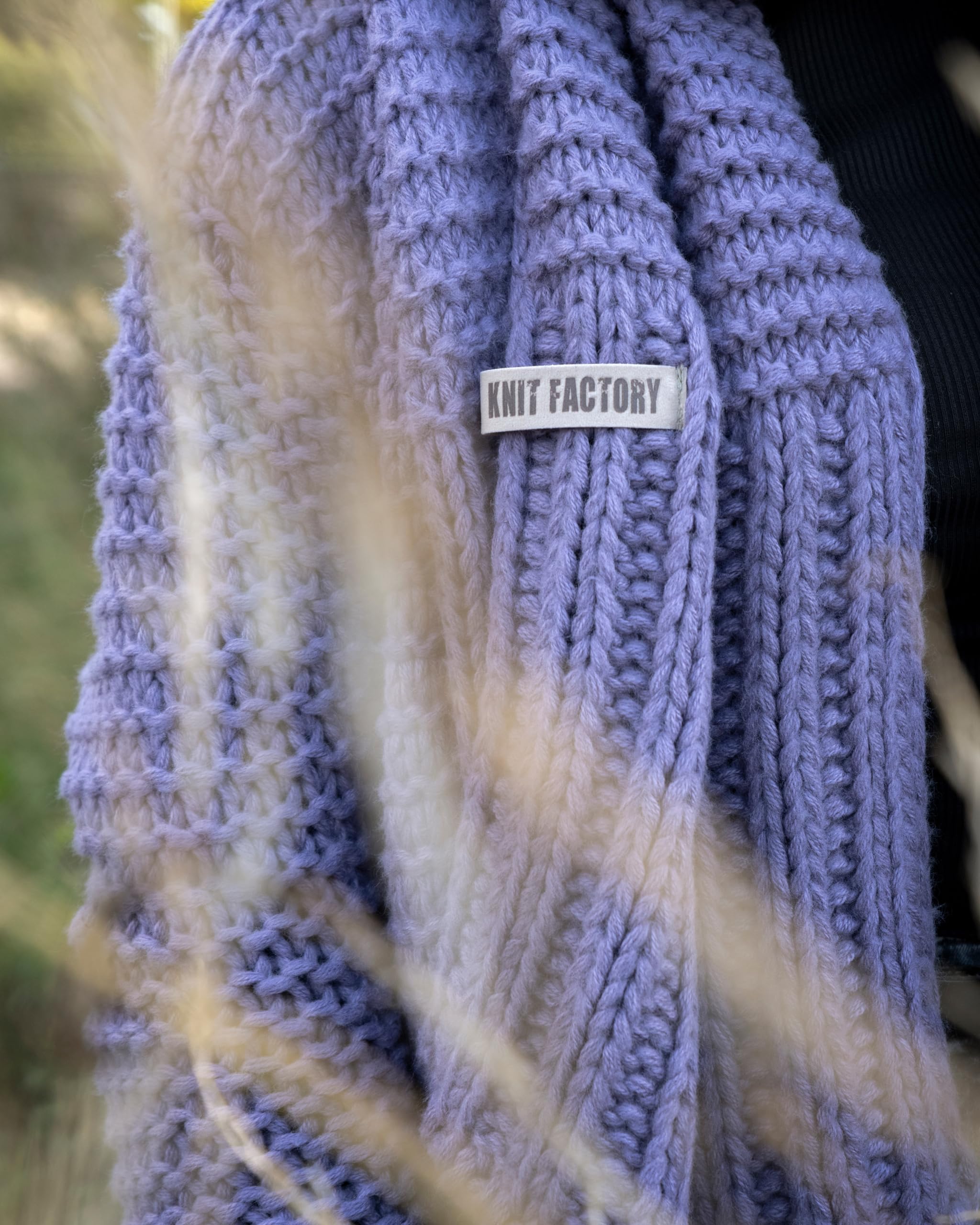 KNIT FACTORY - Alex Schal - Lange Strickschal - Mit grobmaschige Strickmuster - Aus Wolle - Für Damen und Herren - 200 x 45 cm