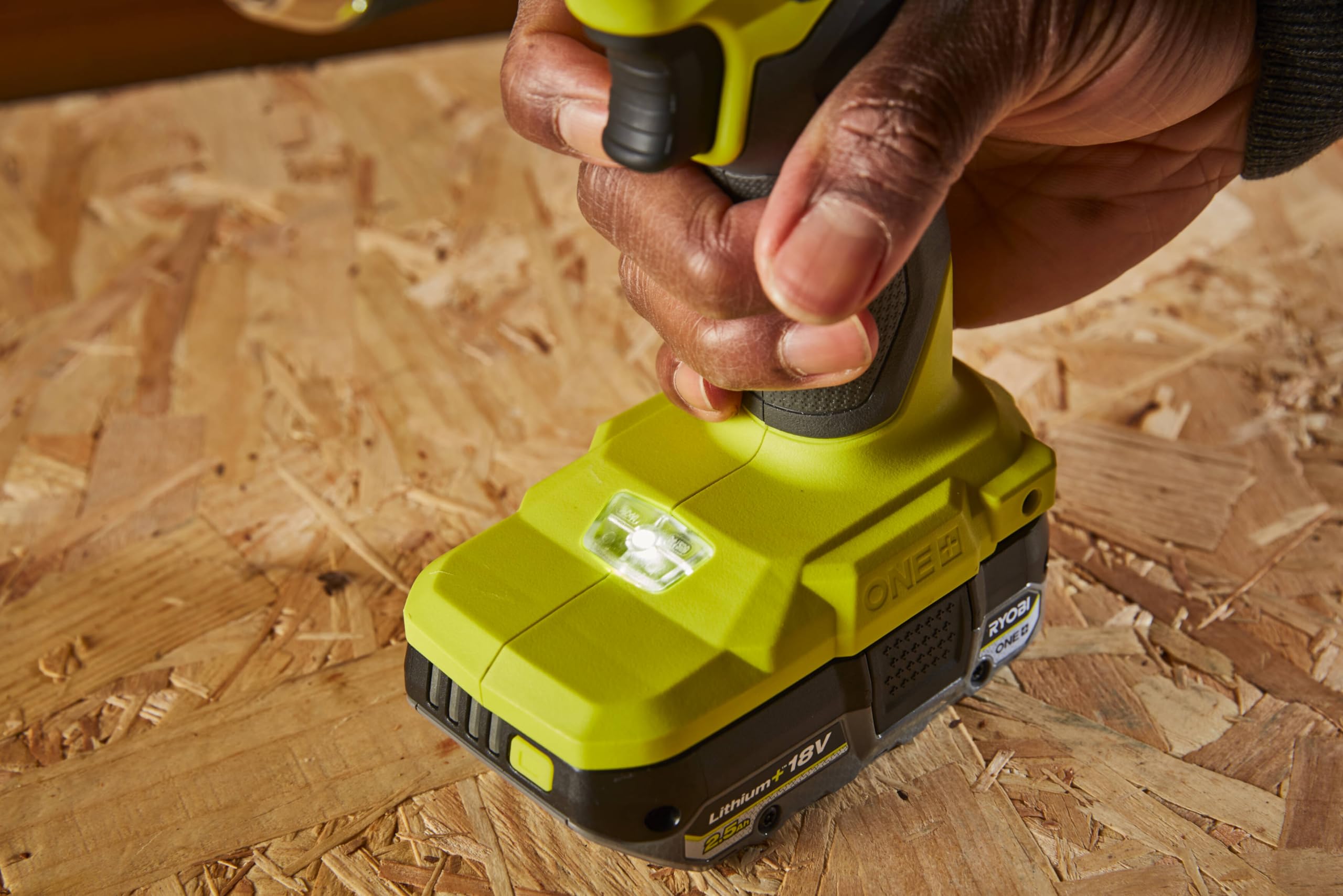 Ryobi Trapano Avvitatore a Percussione 18V ONE+ Brushless, Mandrino in Metallo 13 mm, Coppia 54 Nm, 2 Batterie (4.0Ah e 2.0Ah), Caricabatterie, Borsa, Inserti, RPD18BL1‑2C42S