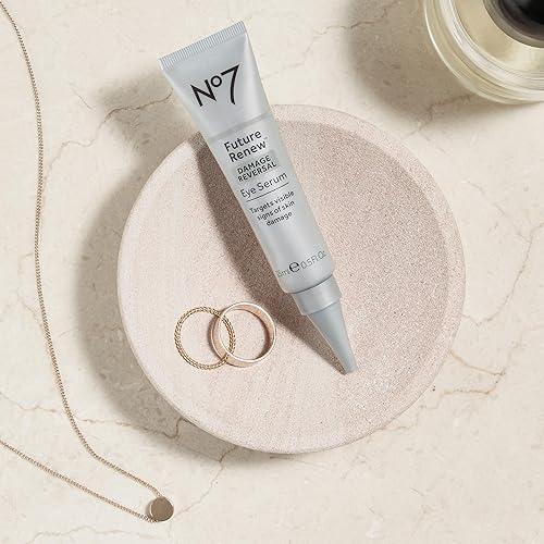 Miniatura 6 de No7 Paquete Future Renew  Suero facial de reversión de daños (0.8 onzas líquidas) y suero para ojos (0.5 fl oz) para piel dañada y envejecida