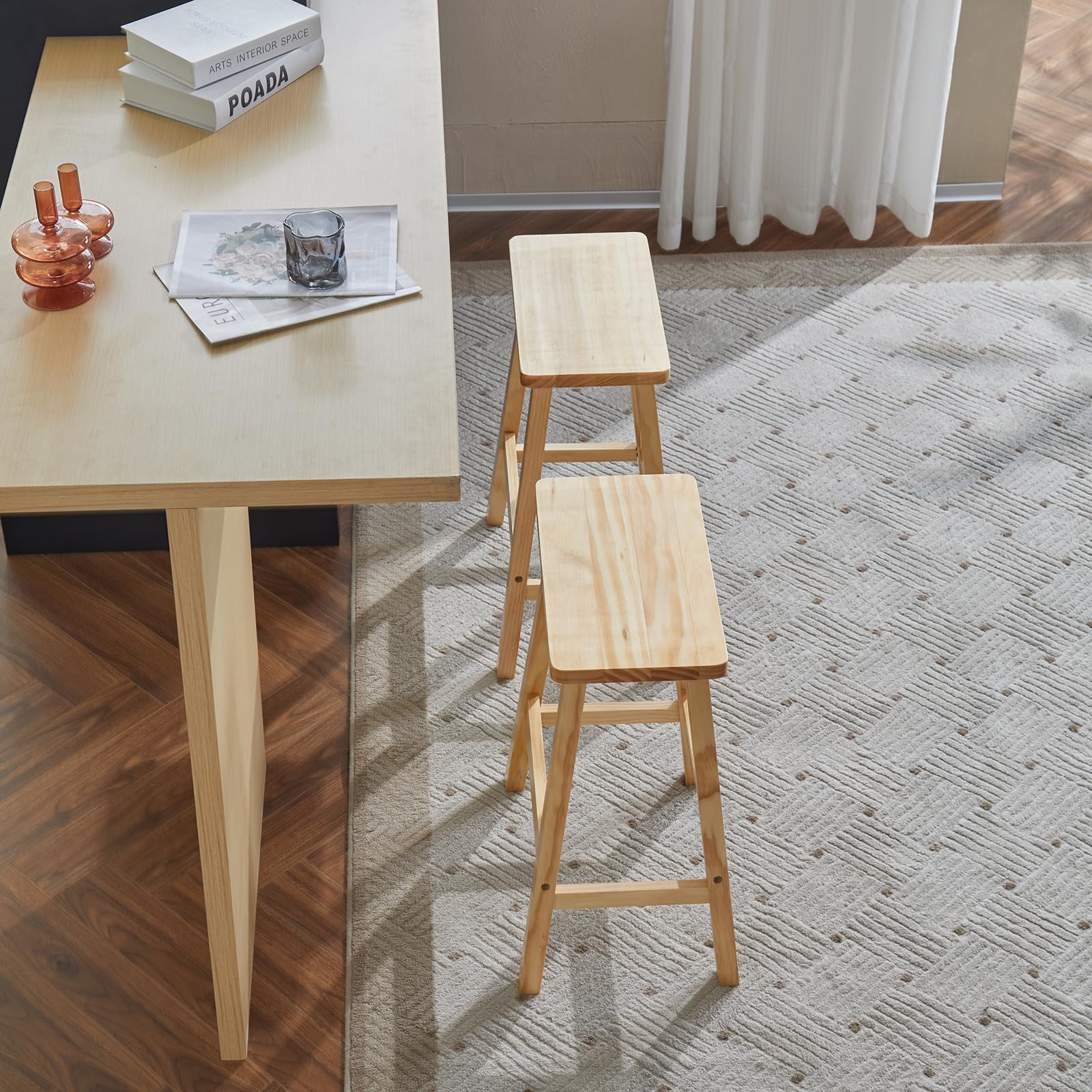Bonnlo 2er Set Barhocker aus Kiefernholz mit Sattelsitz - Robuste & Langlebige Konstruktion, Ergonomischer Sattelsitz für Maximale Bequemlichkeit, bis 120 kg für Küche, Bar & Terrasse, Naturholzfarbe