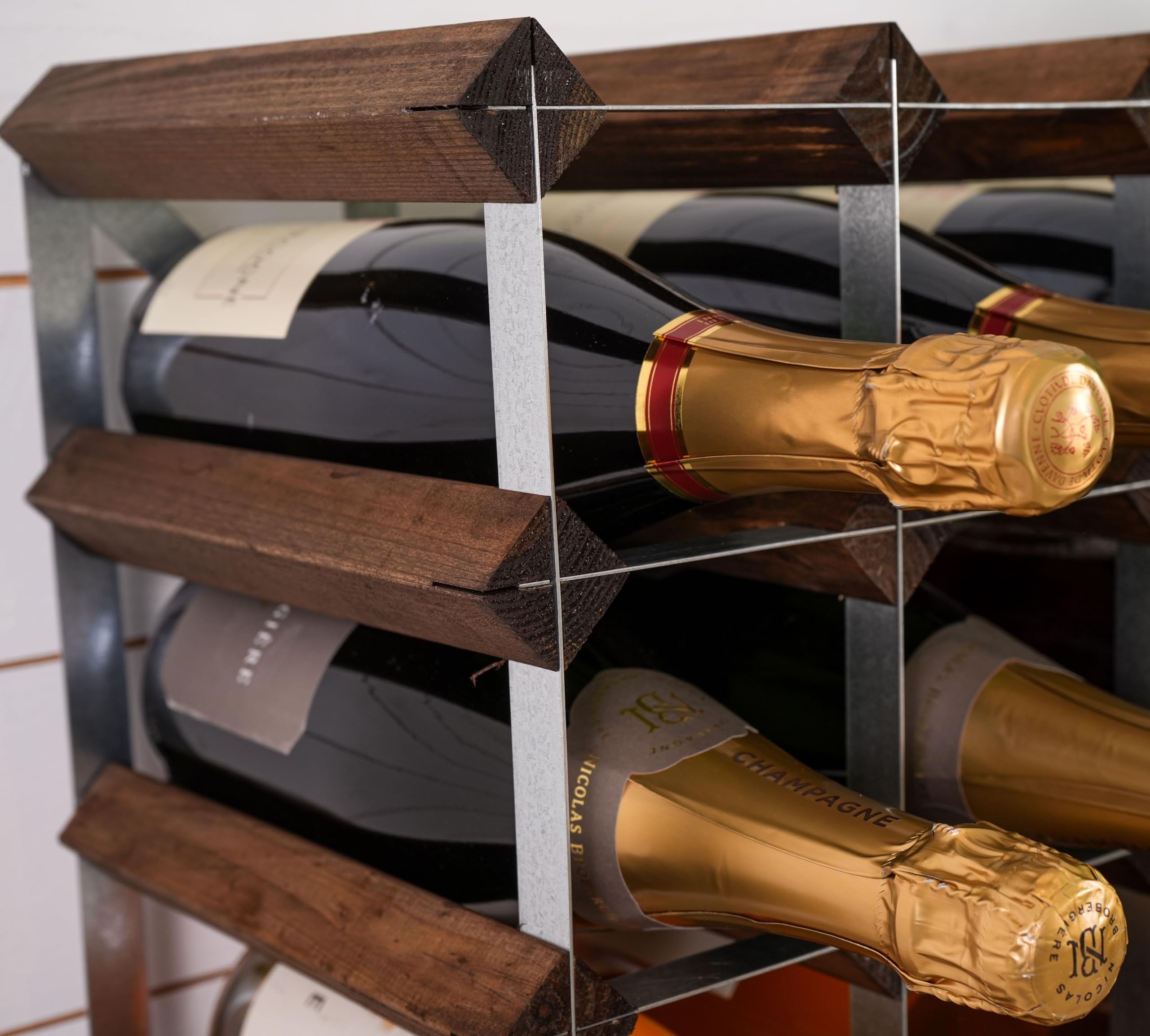 Casier à vin pour 15 bouteilles. Bois foncé et livré non assemblé