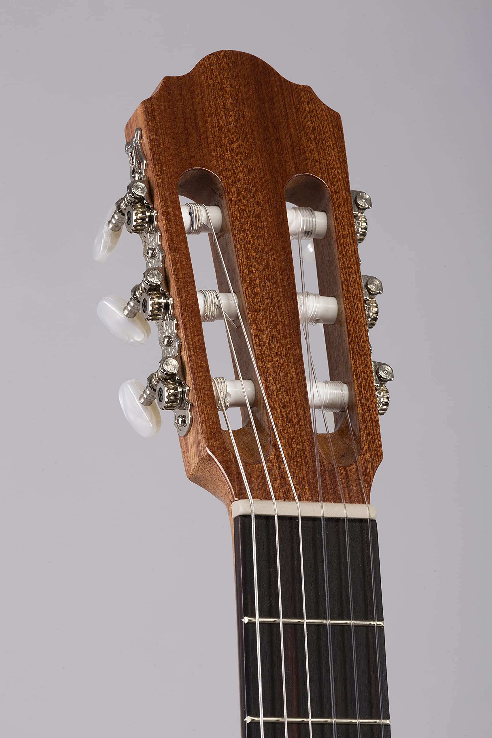 VOLT by Voggenreiter Sevilla Konzertgitarre KG-6000 High Gloss, Größe 4/4 Hochwertige Akustikgitarre mit massiver Zederndecke. Professioneller Klang, edle Hochglanzlackierung, Made in Europe 1264