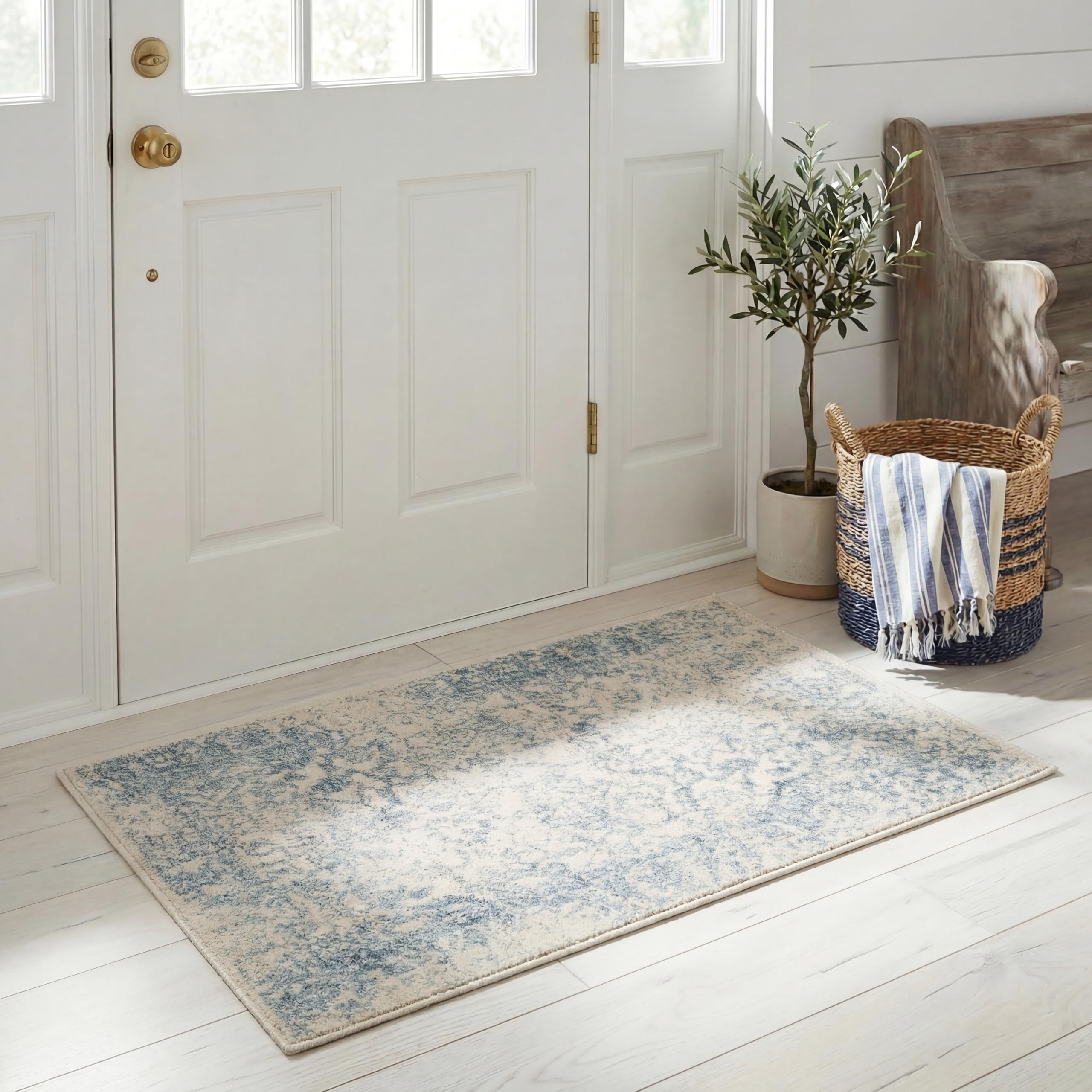 Safavieh Distressed Rug for Living Room, Dining Room, Bedroom - Adirondack Collection, Short Pile, in Ivory and Slate, 122 X 169 cm