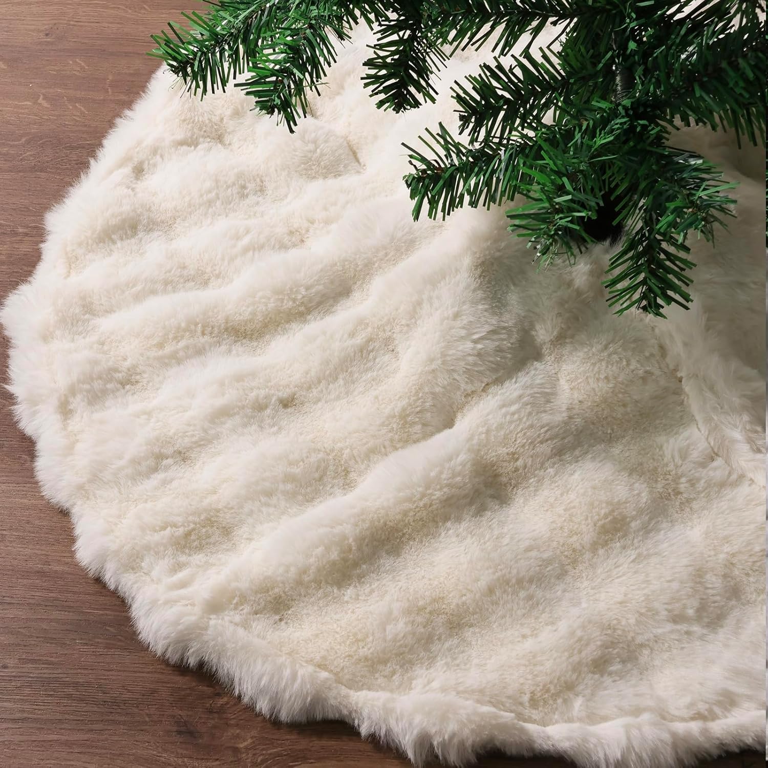 Christmas Tree Skirt 34 Inch Small, Farmhouse Faux Fur Tree Skirt for Christmas Decorations, Rustic Soft and Thin Plush Plain Xmas Tree Cover Mat Fluffy for Holiday Decoration, Ivory White