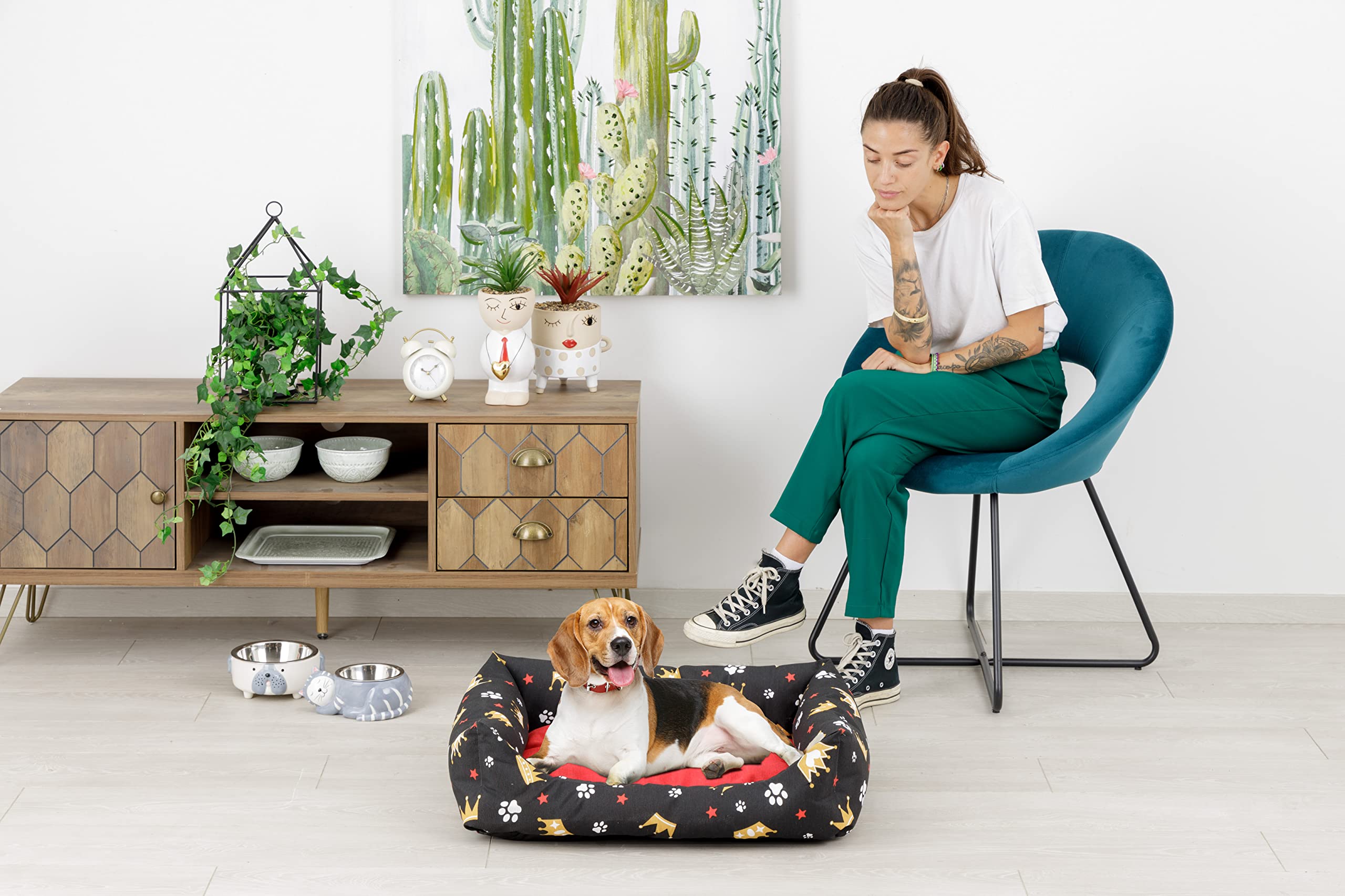 Baroni Home Cuccia per Cane in tessuto Taglia, Morbido Divano per Cani, Comodo, per Camera da Letto Salotto Corridoio, Lavabile (60x70 cm, Rosso e Nero con Corone)