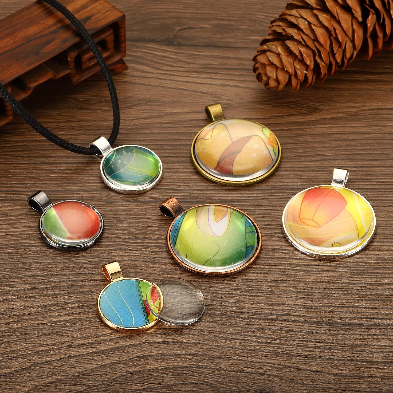 PATIKIL Pendant Trays with Transparent Glass Cabochons, Round Bezel Trays Pendant Dome Tiles for Photo