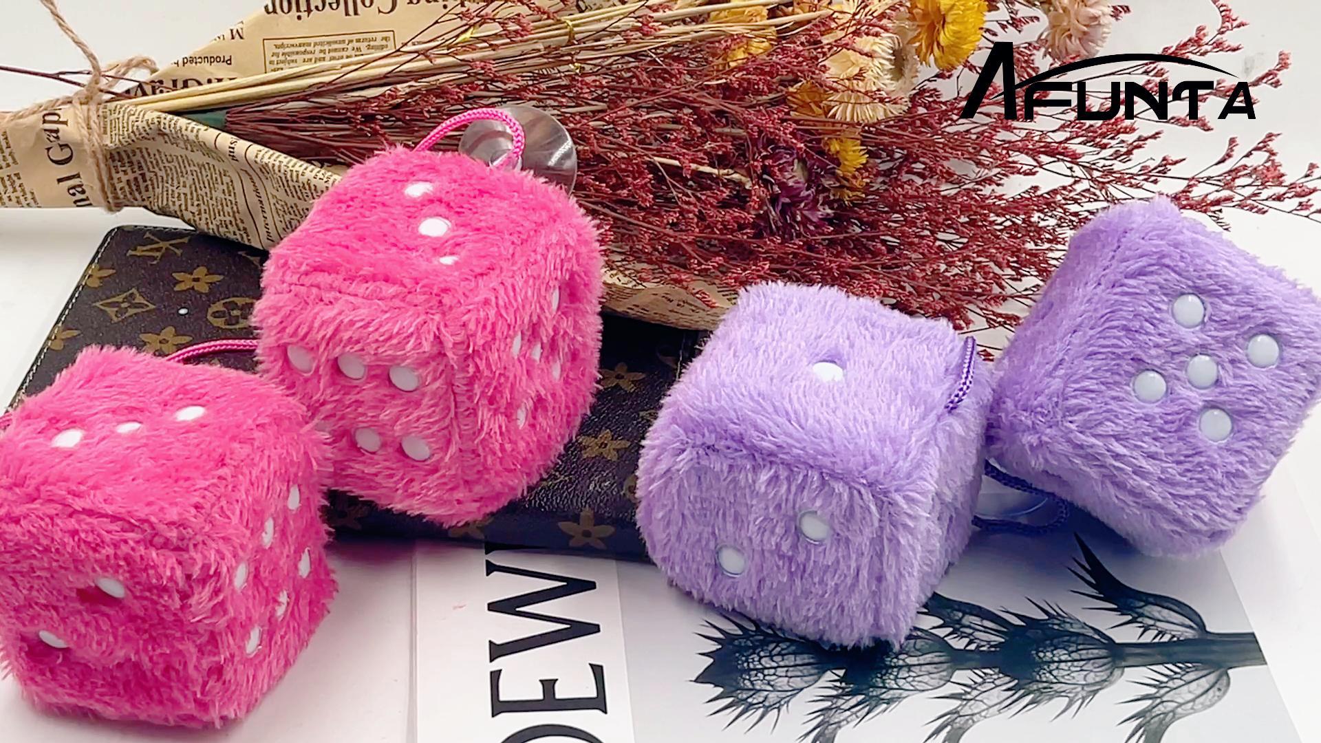 Deco Voiture Paire De Dés En Peluche Pelucheux Pour Couple, Miroir Carré Rétro Suspendu Avec Points Pour Décoration D'ornement Intérieur De Voiture Deco Interieur Voiture
