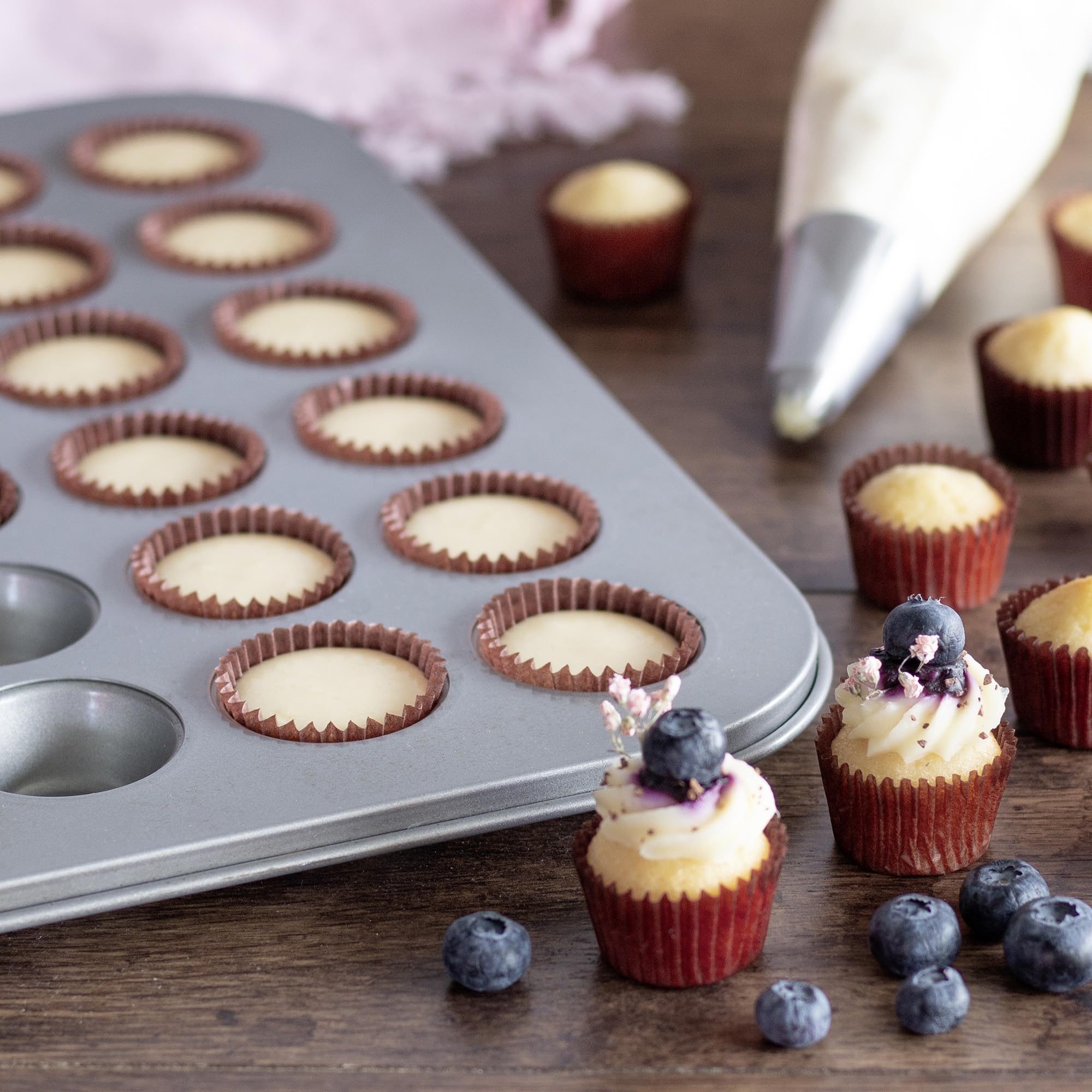Städter we love baking Muffin Konfekt Backform, 48 Mini-Muffins, Antihaftbeschichtung, made without PFAS, 40x31 cm, hochwertige langlebige Metallform, ideal für Backliebhaber