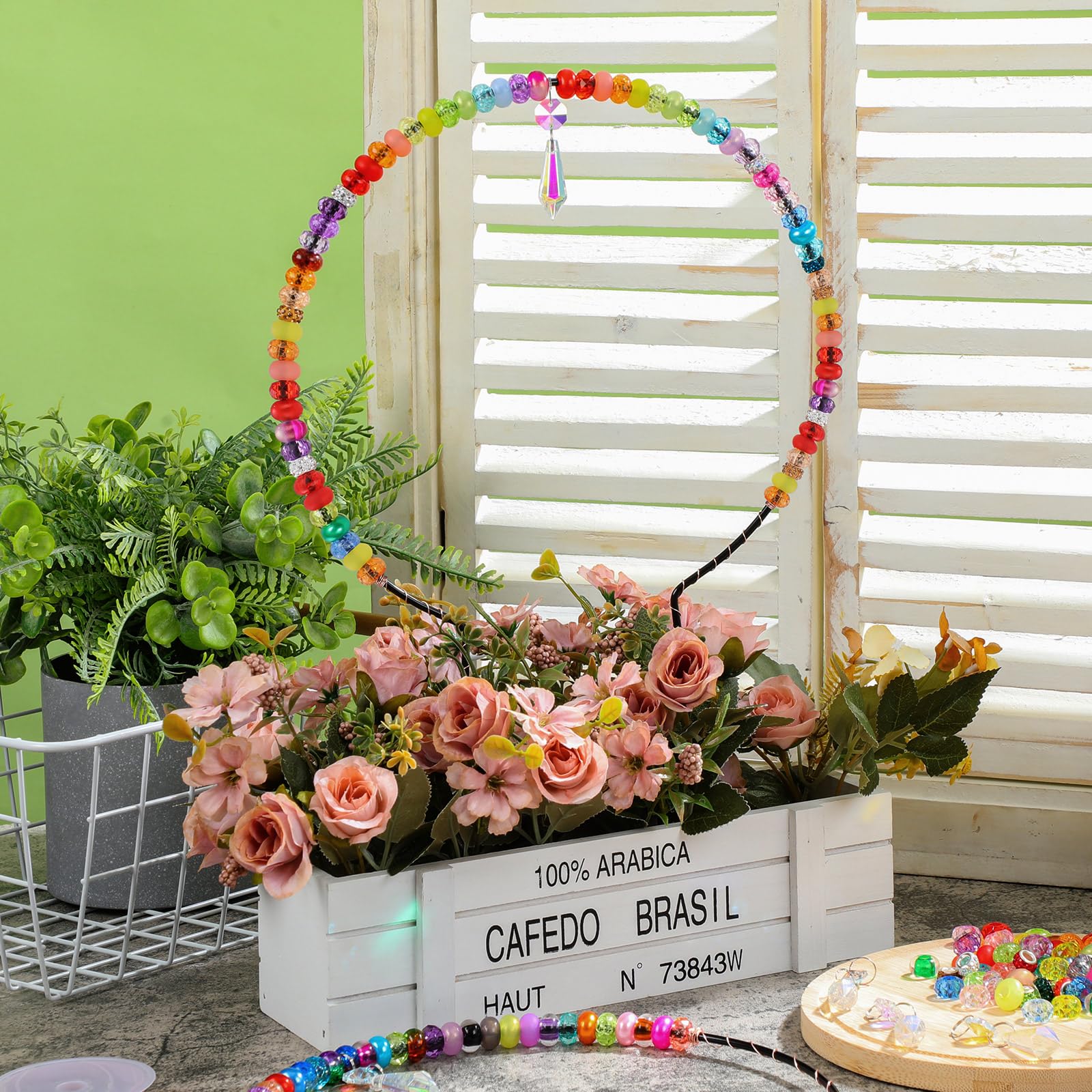 Wonderjune 374 Stück Perlen-Gartenstecker DIY Feen-Zauberstab-Set mit 6 gewölbten Pfählen 2 Rollen Metalldraht, 6 Kristallanhänger mit 360 Grad Sortiment, große Lochperlen für Outdoor-Dekoration