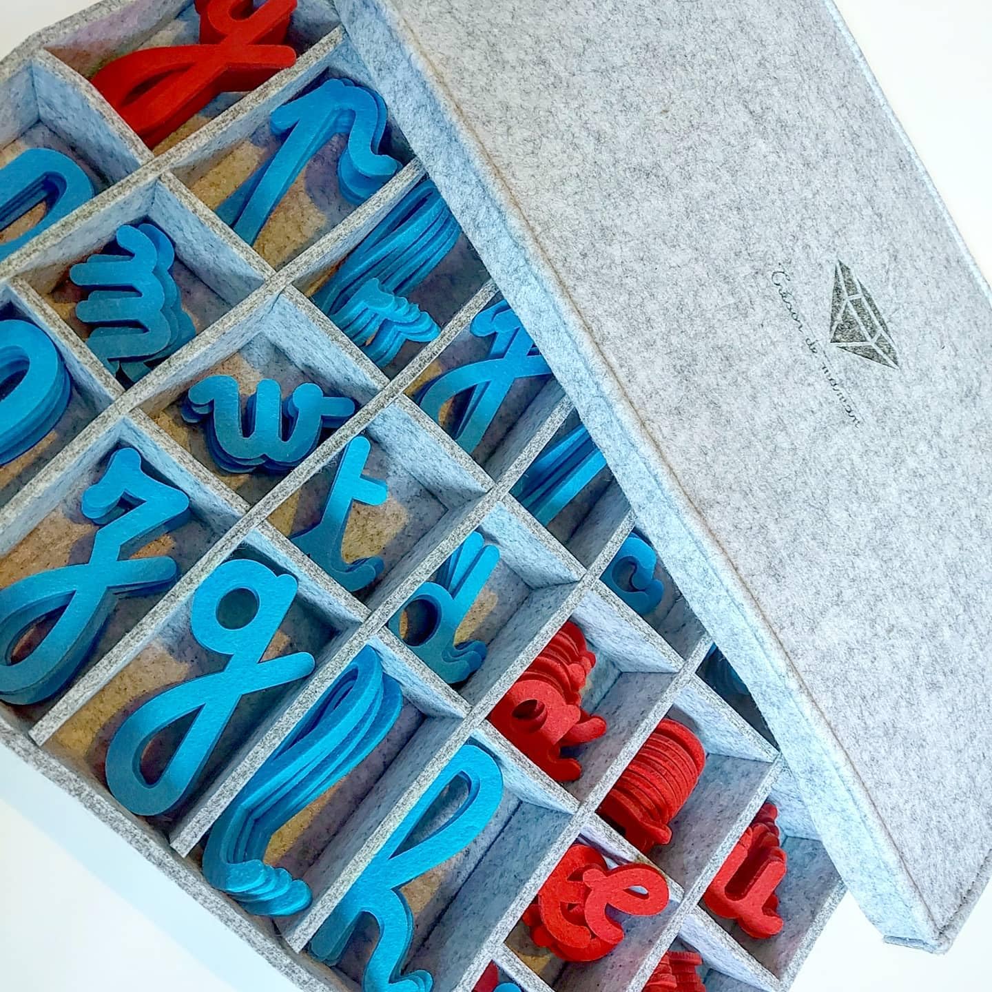 Alphabet Mobile Cursif Montessori | Coffret de Rangement compartimenté | 155 Lettres Mobiles en Feutrine