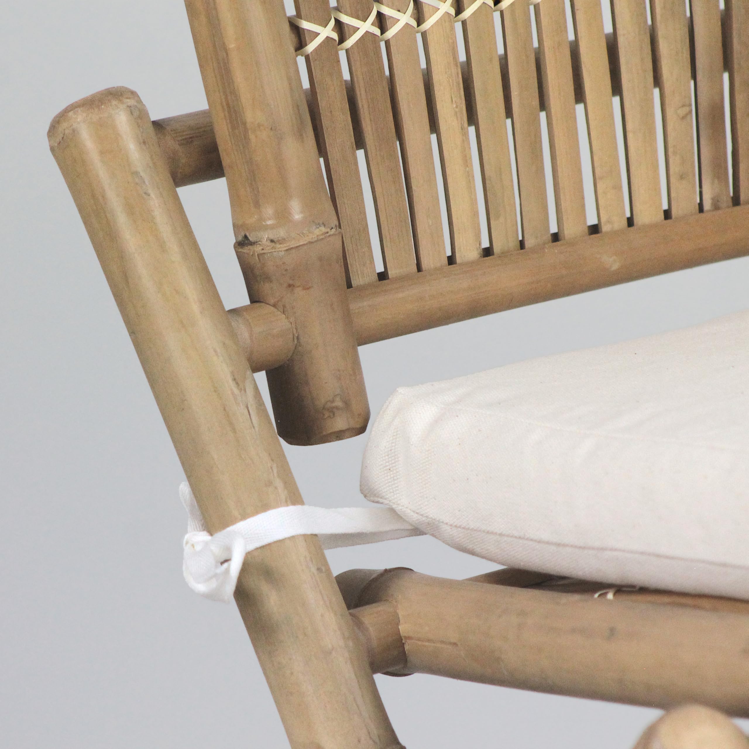 Brigros - Set Bistrot Tavolo Con 2 Sedie Esterno In Legno Di Bamboo Con Cuscini, Set Giardino Esterno Bambù Ideale Come Tavolo E Sedie Da Balcone, Terrazzo O Set Giardino In Legno