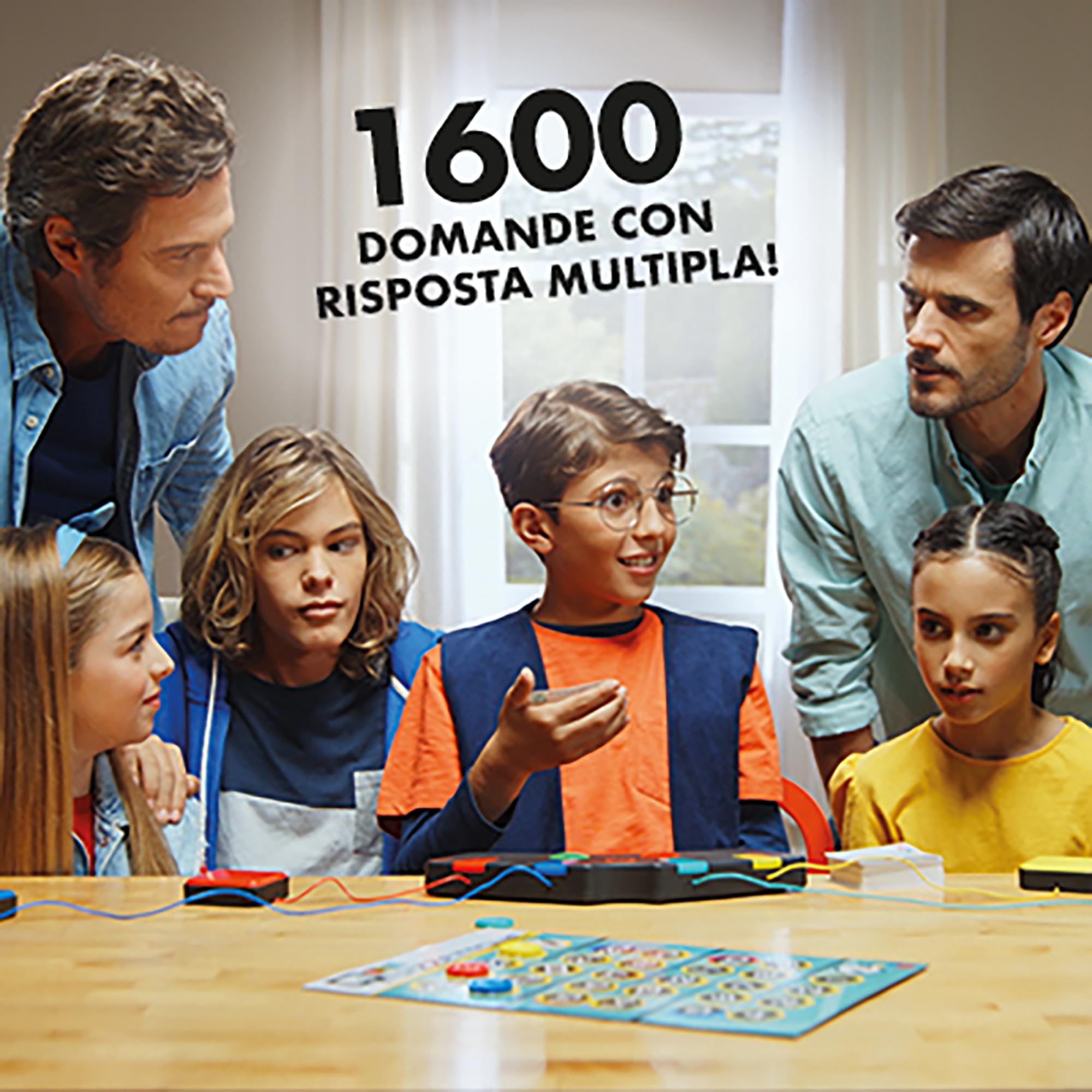 Giochi Preziosi Quizzettone, Gioco da Tavolo Interattivo con Console LED, Carte Multilivello e Pedine, Gioco in Scatola per Tutta la Famiglia e Amici con 200 Carte, 1600 domande e 4 Difficoltà