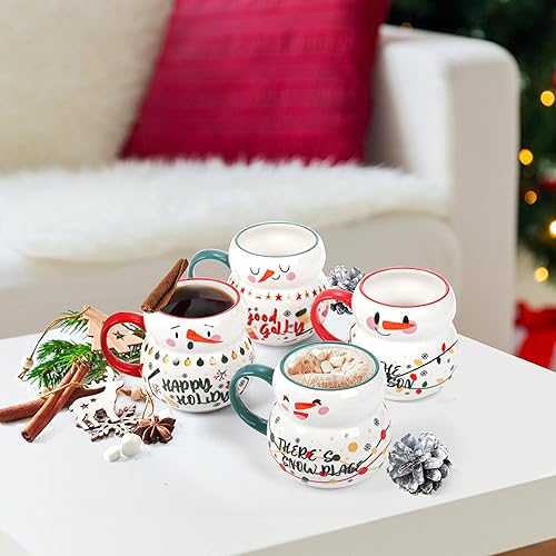 Miniatura 4 de Juego de 4 tazas de café navideñas, tazas de cerámica de 15 onzas con personajes navideños de muñeco de nieve, pintadas a mano con asas para