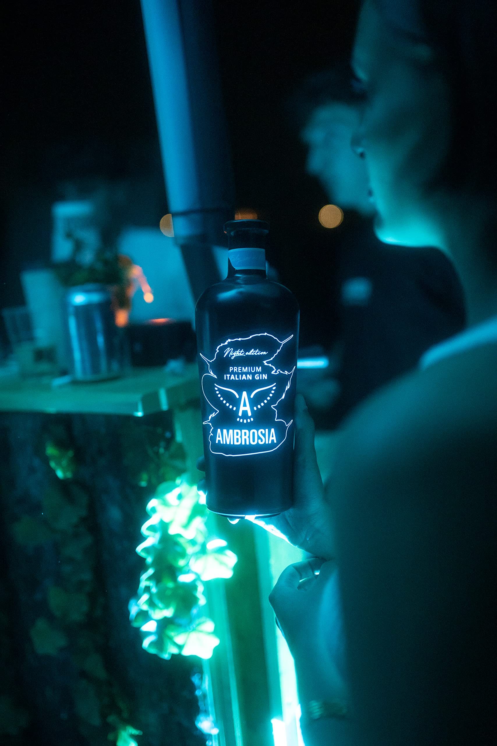 Ambrosia, Gin Distillato Night Edition, Etichetta Con Tecnologia LED, 4 Botaniche, 40% Vol., 70 cl