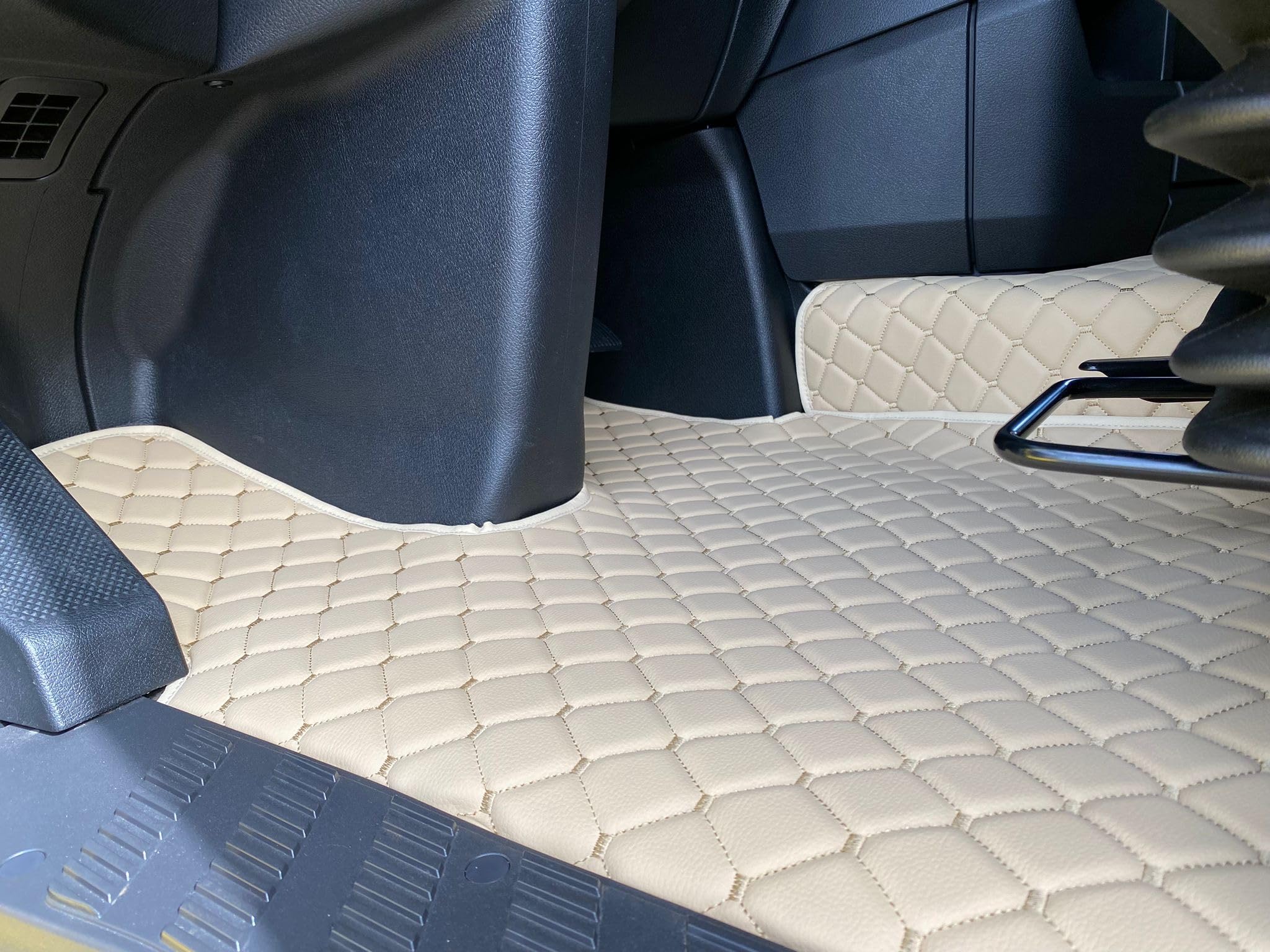 Tappetini per camion Mercedes Actros F con tunnel del motore da 12 cm e ampio abitacolo (beige con cuciture beige)