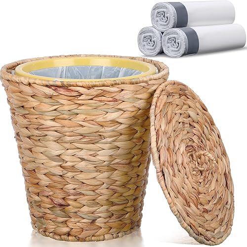 Menkxi Cubo de basura pequeño de mimbre con tapa e inserto de plástico, cesta de basura redonda de ratán de 3 galones con 60 unidades, bolsa de