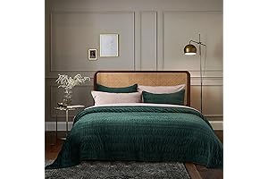 Preeminent King-Sized Velvet Quilt Epitomizing Plushness and Sophistication