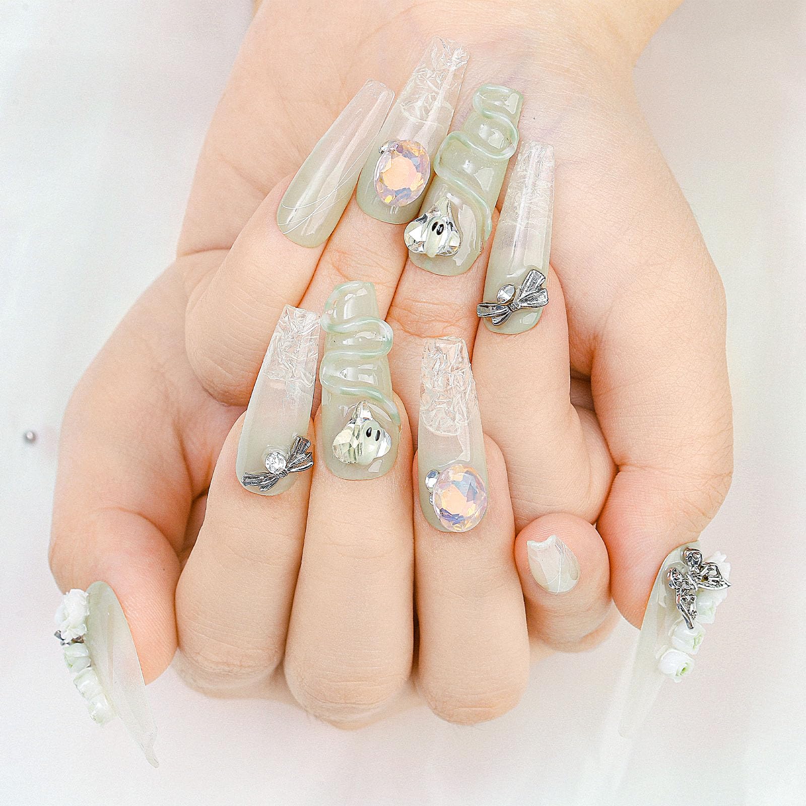 Bara lunga Chiodi a pressione Strass Gradiente Unghia finta Farfalla Rosa Unghie finte Brillantini Cristalli Unghie con colla riutilizzabile per donne e ragazze 10Pz
