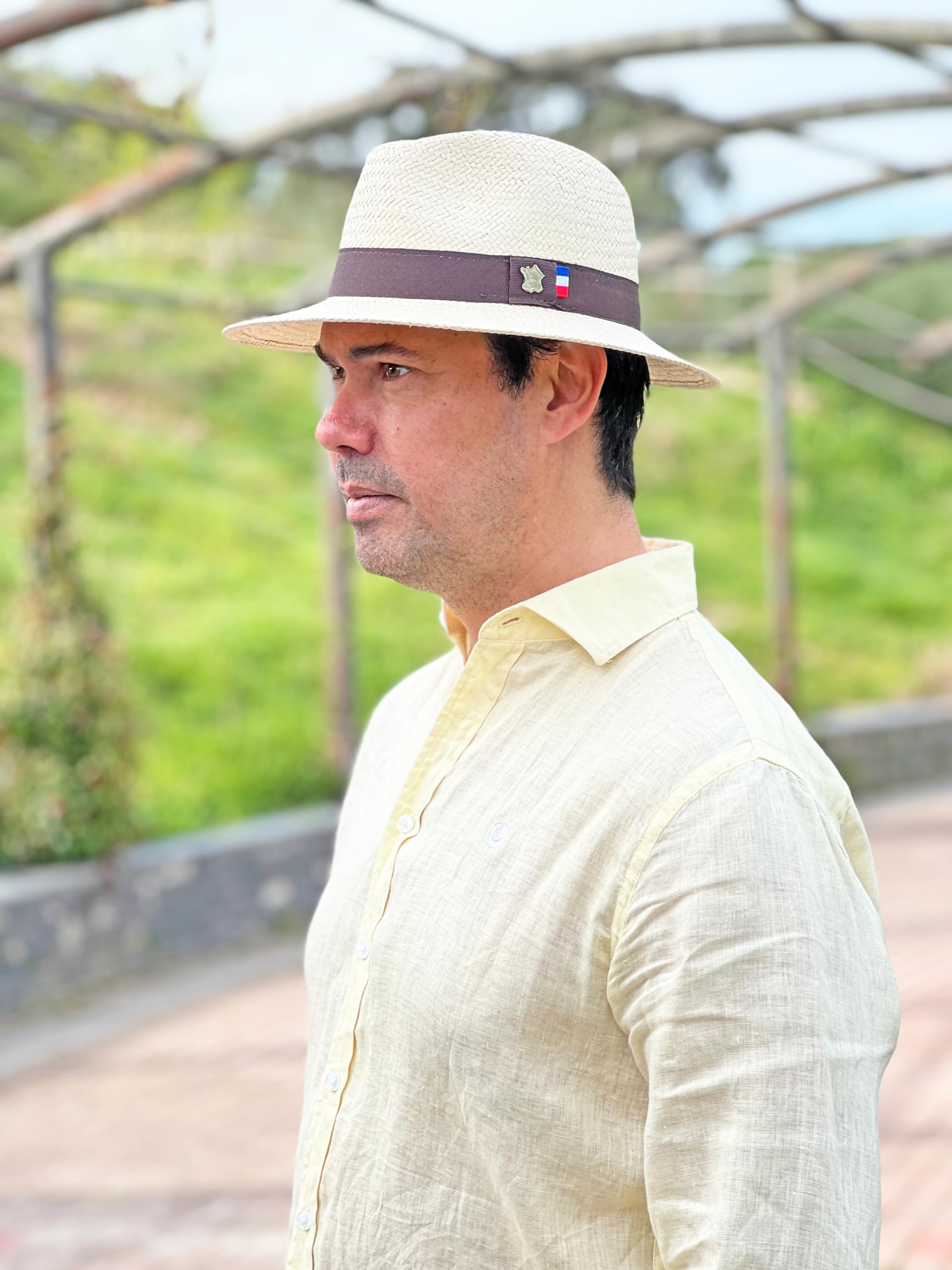 Patriia Chapeau avec Drapeau français. Fabrication entièrement Artisanale, réalisée à la Main. Chapeau pour Homme. Chapeau pour Femme.