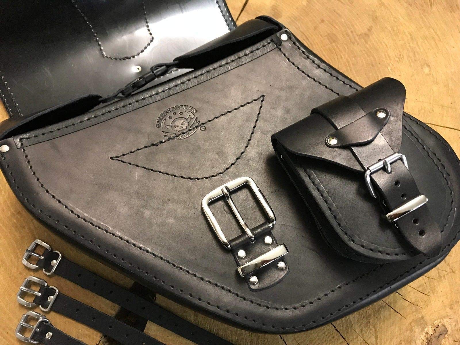 Dynamite Black Satteltasche kompatibel mit Harley Davidson Dyna Glide Street Bob Modell 1996-2017 Ledertasche Sportster Seitentasche Gepäckkoffer Seitenkoffer Saddle Bag HD Linke Seite Left