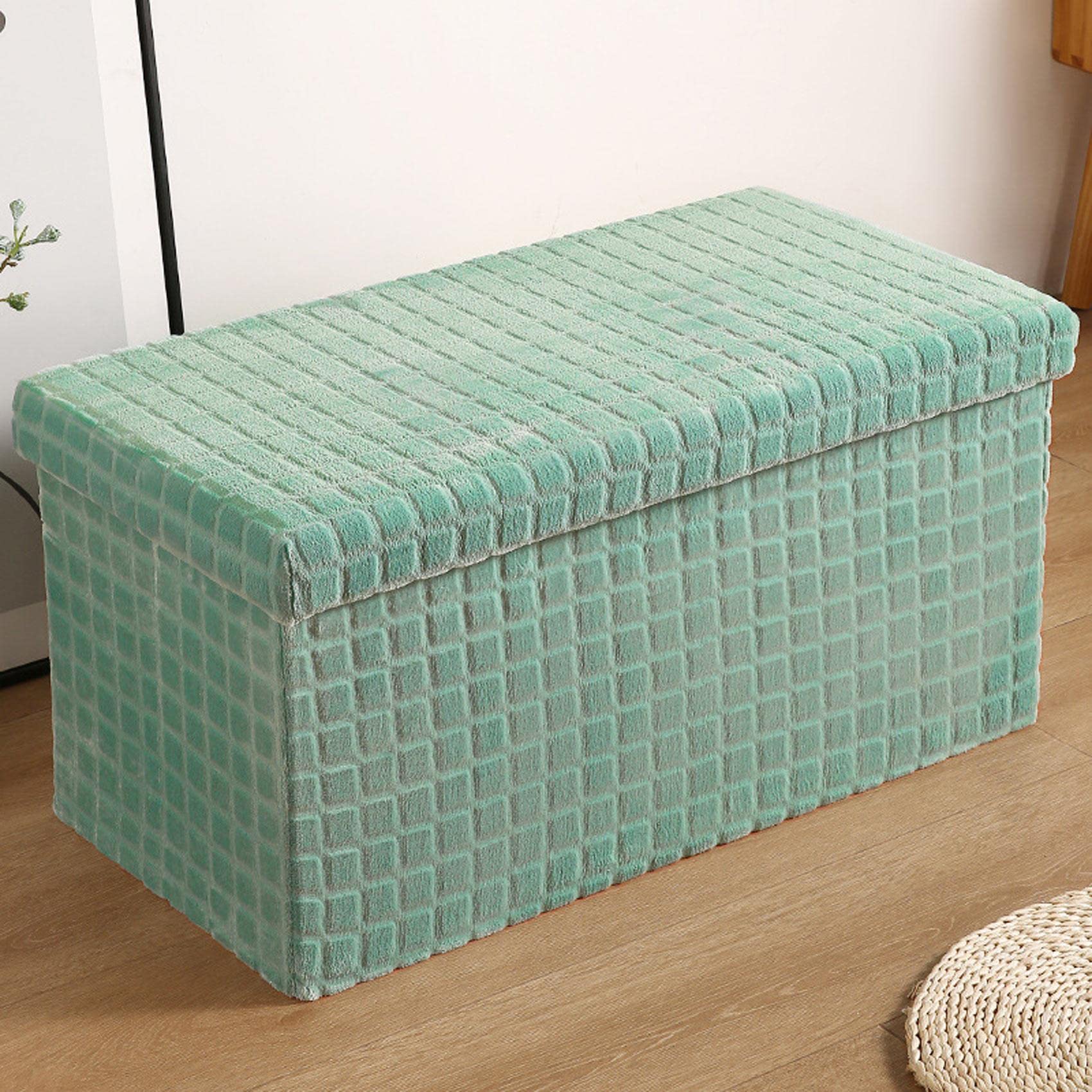 Banc tabouret en peluche verte pour une entrée bien rangée