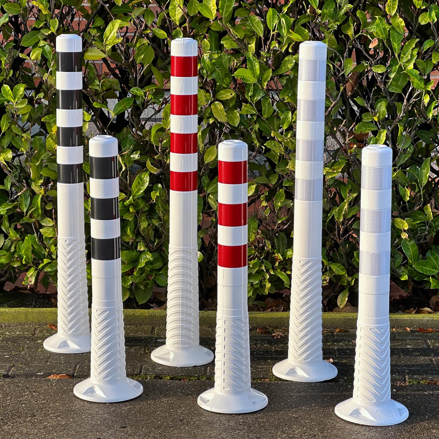 UvV-Reflex Absperrpfosten, Poller 75 oder 100 cm hoch, flexibel weiß, RA2B rote reflektierende Folie, selbstaufrichtend inkl. Befestigungsmaterial und Schrauböse (2, 100cm)