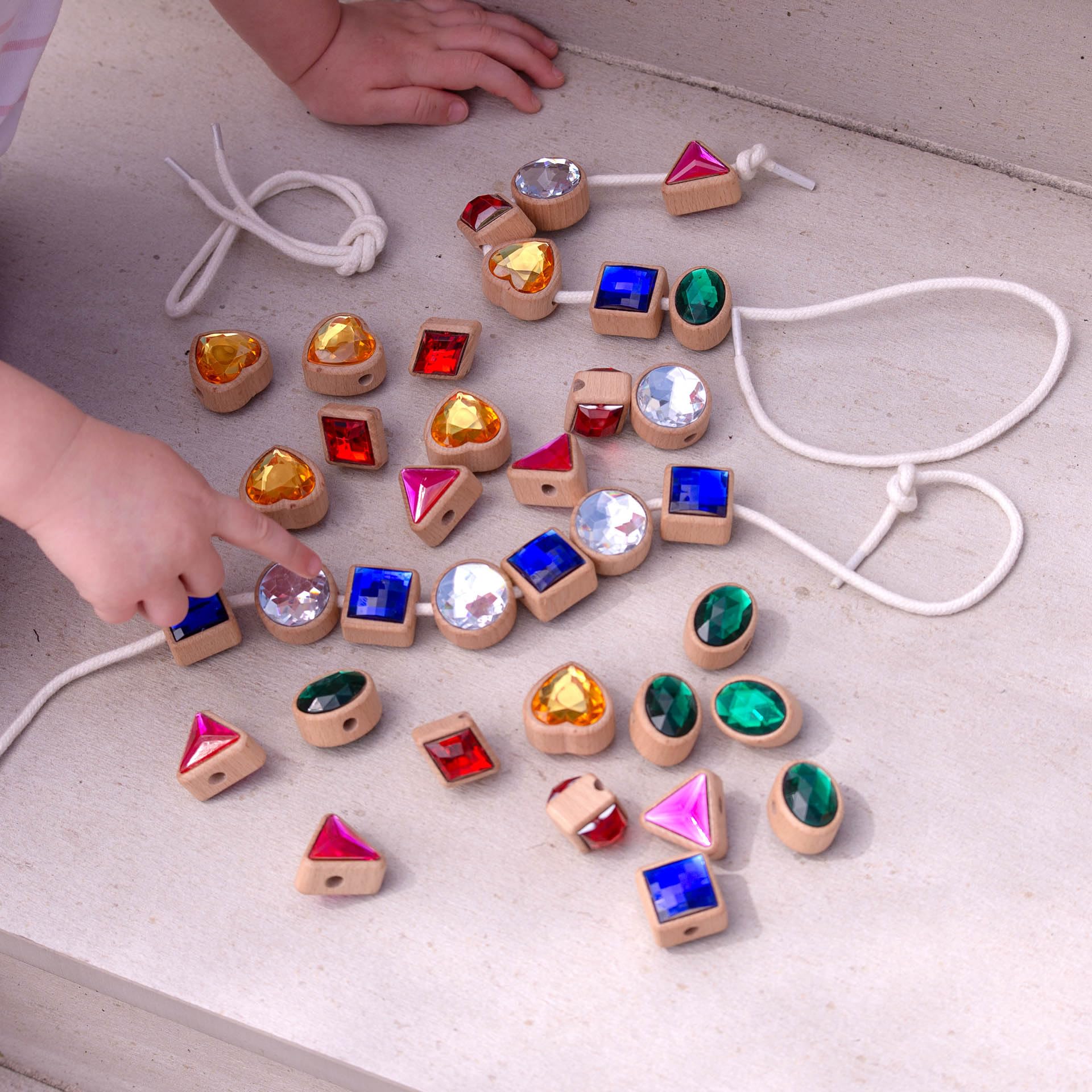 tickit Shape Lacing Jewels, FSC® - Juego de cuentas de madera para enhebrar
