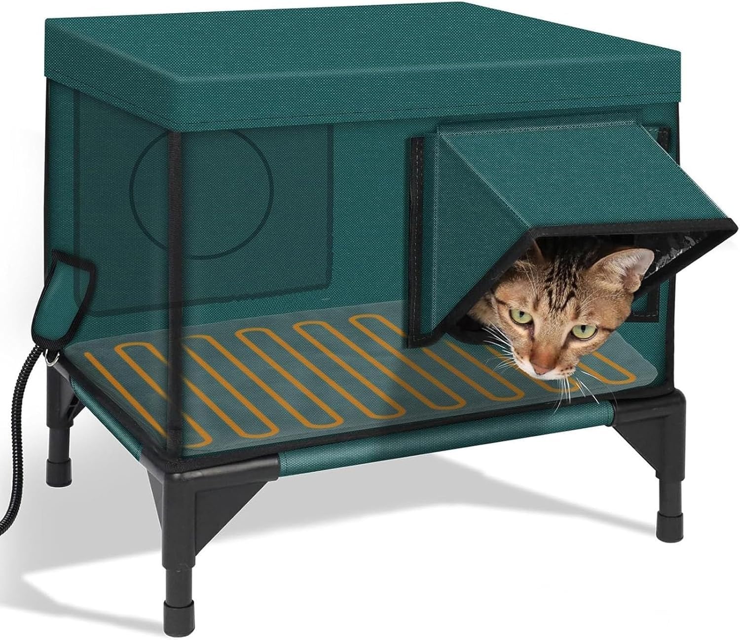 Maison chauffante pour chat dans le jardin contre le gel hivernal