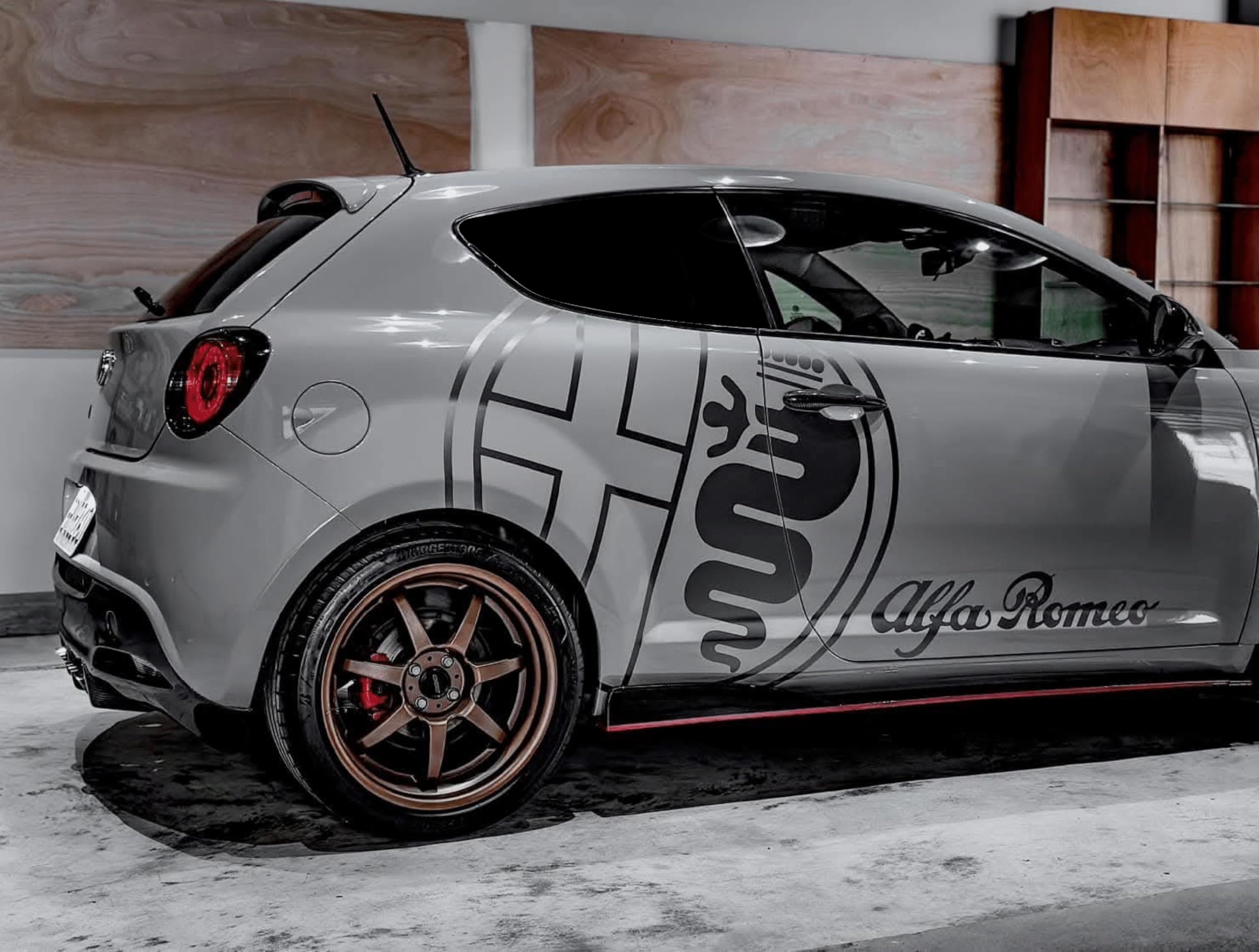 kit Grafica Adesivi Stickers laterale Worldcustom compatibile conAlfa Romeo Giulietta Mito Auto tuning (Rosso)