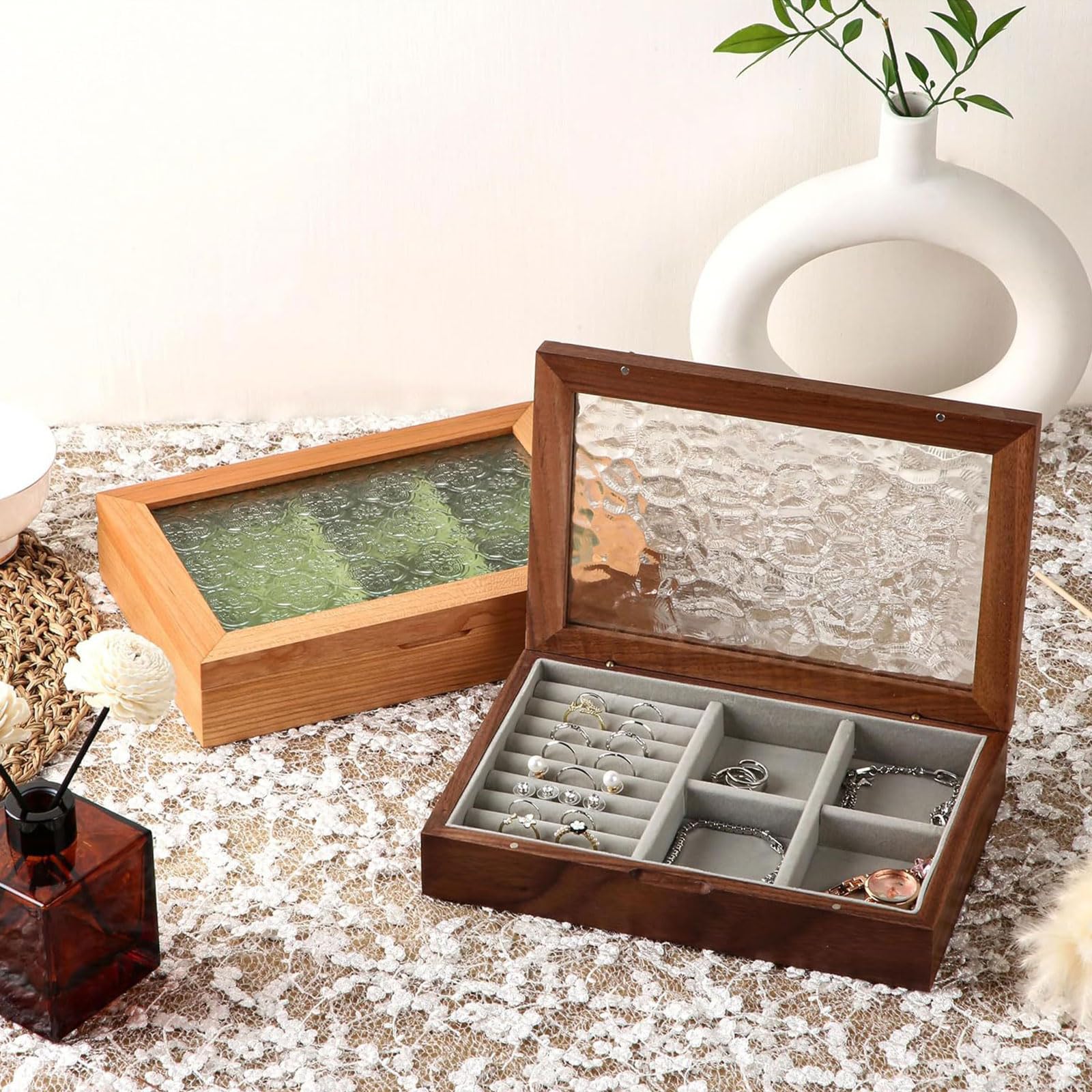 Baúl de almacenamiento de joyas de madera resistente con accesorio interior de felpa para coleccionistas y viajeros por igual