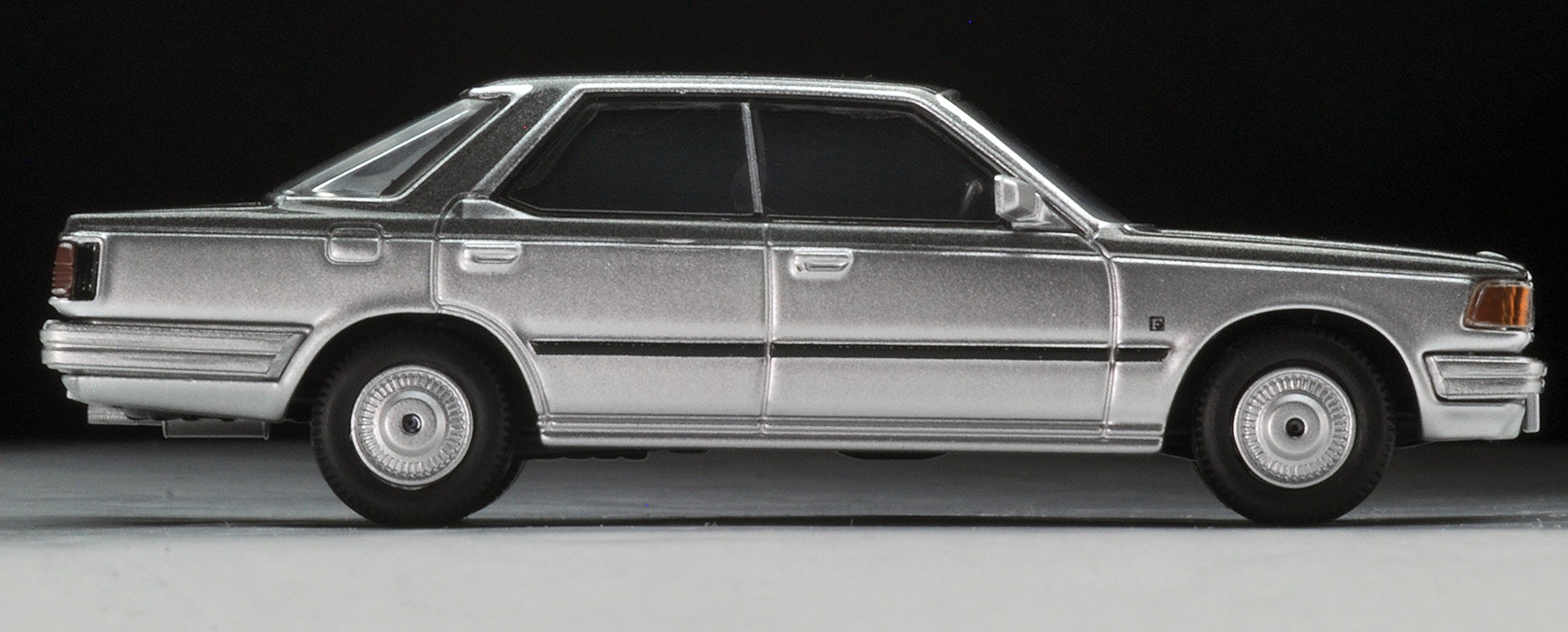 Amazon.com: tomikarimiteddoヴxinte-zi Neo 1/64 LV – n149b Cedric