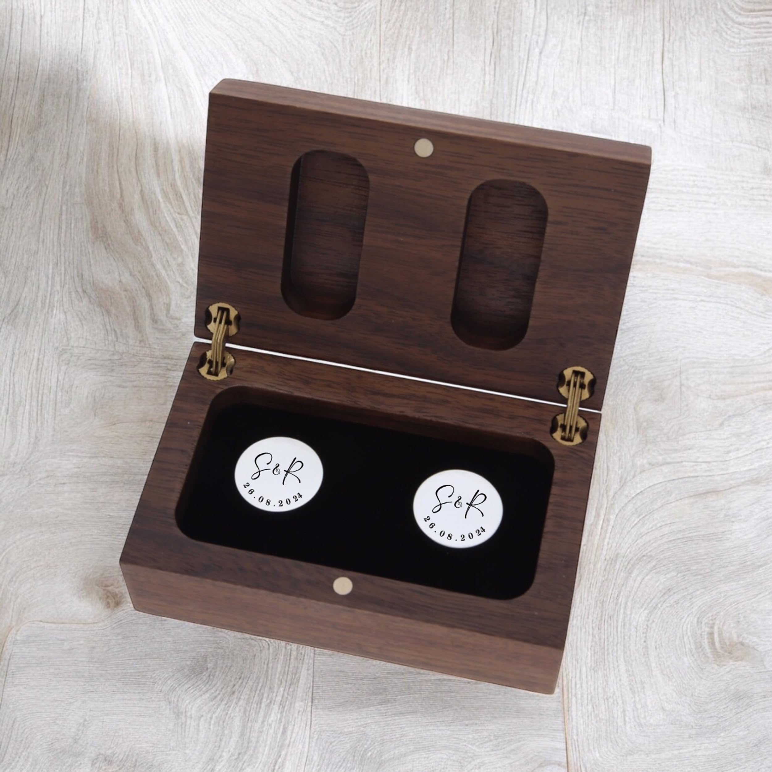 2 Manschettenknöpfe mit Gravur in silber für Männer eckig, personalisiertes Geschenk mit Initialien, silberner Schmuck für Herren, als Hochzeitsgeschenk, zum Jahrestag, zum Hochzeitstag