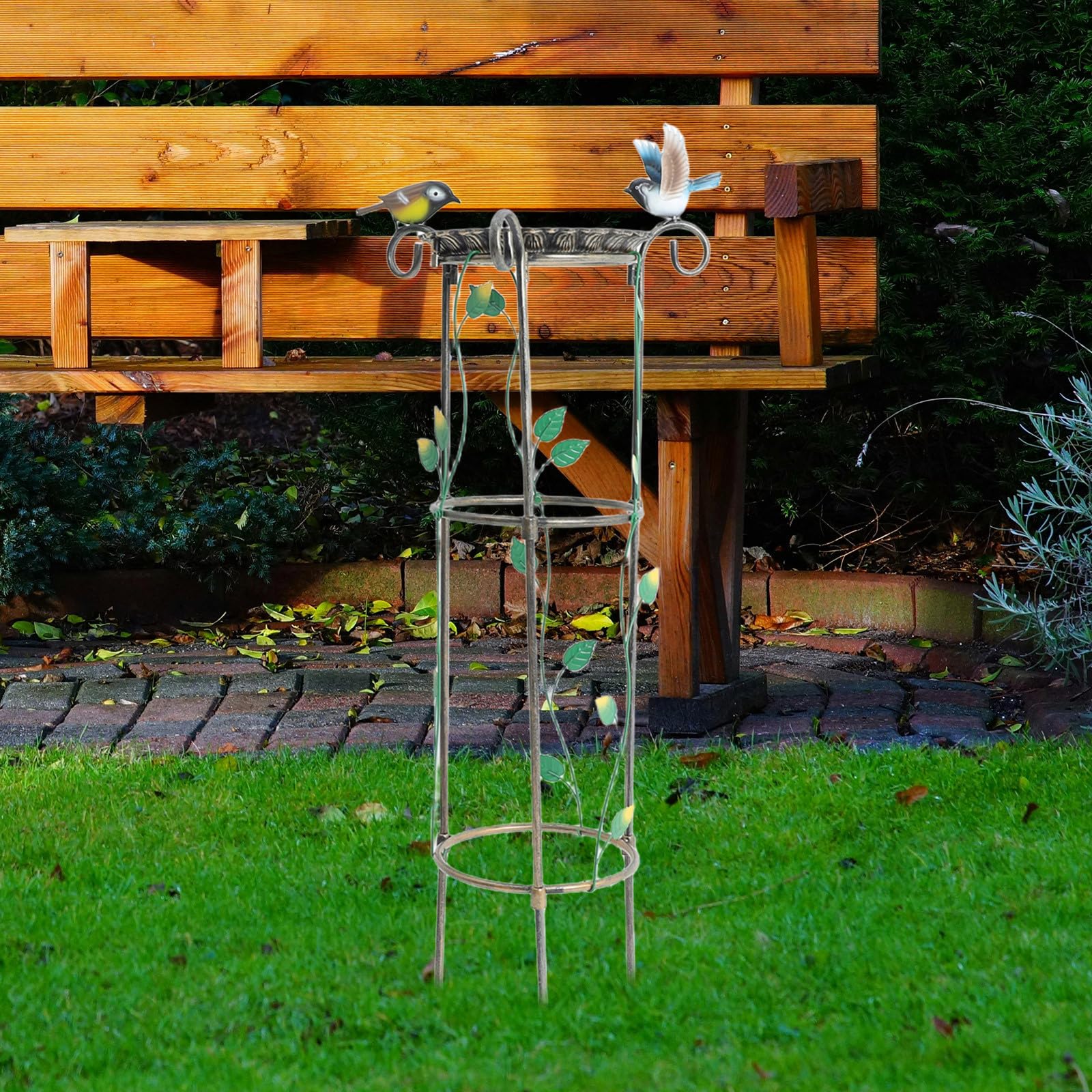 Dekoratives Rankgitter aus Eisen mit Vogelfutterhaus für Kletterpflanzen